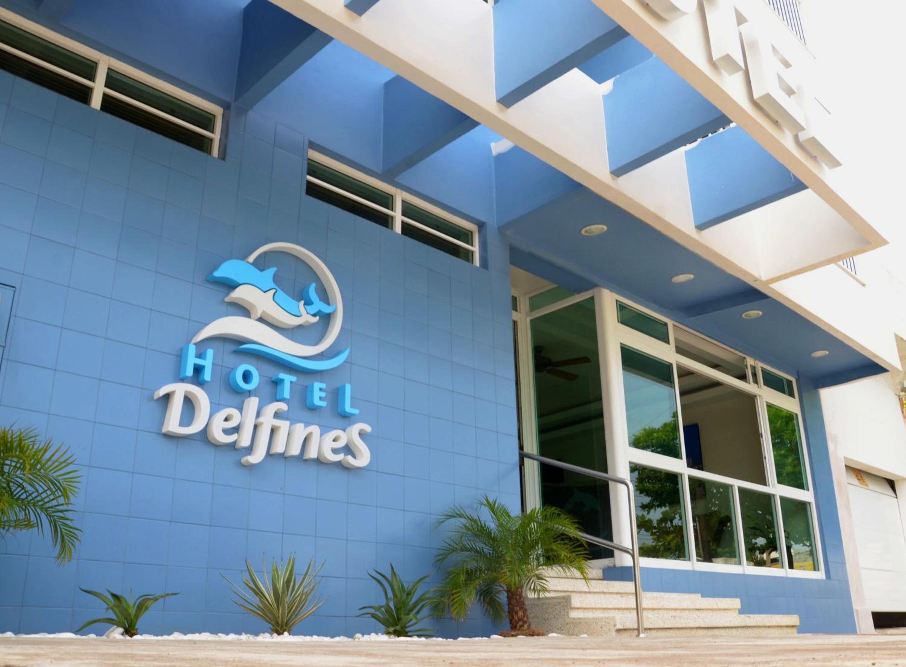 Hotel Delfines - a 2 calles del Acuario Veracruz - Image 1