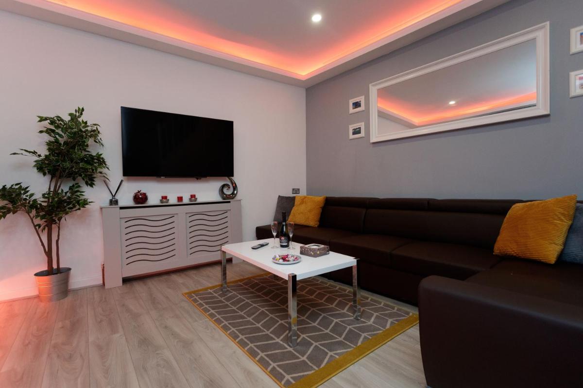 TOWLER HOUSE APARTMENTS 6 beds in 3 bedrooms view 2