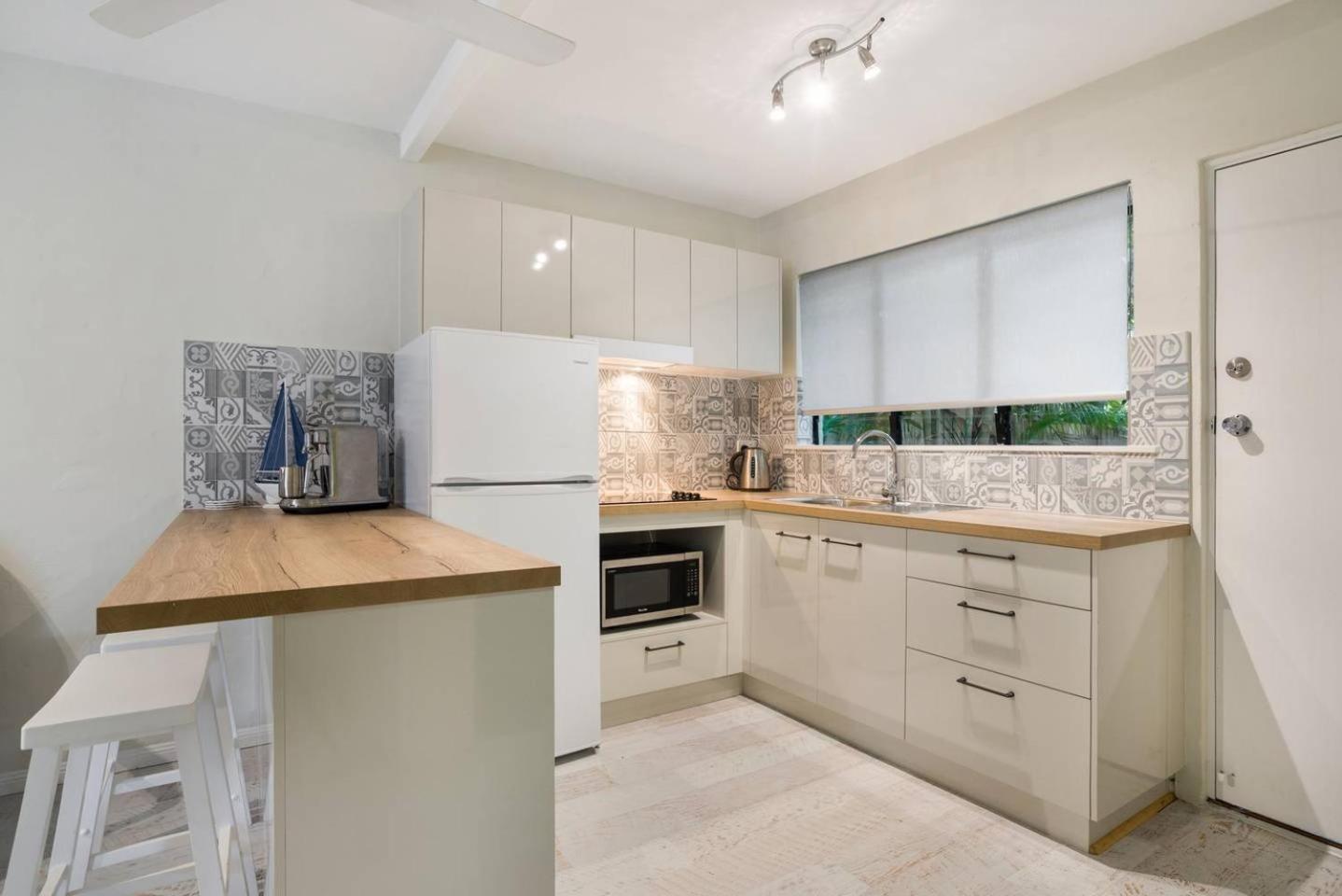 Rare! Modern Unit with Private Fenced garden Close to The Beach PC3 view 2