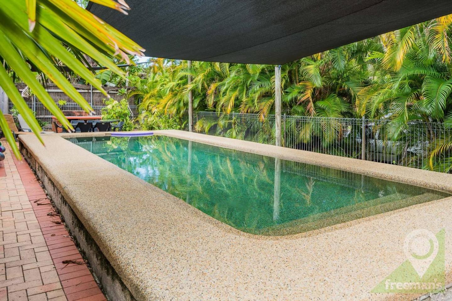 Rare! Modern Unit with Private Fenced garden Close to The Beach PC3 view 4