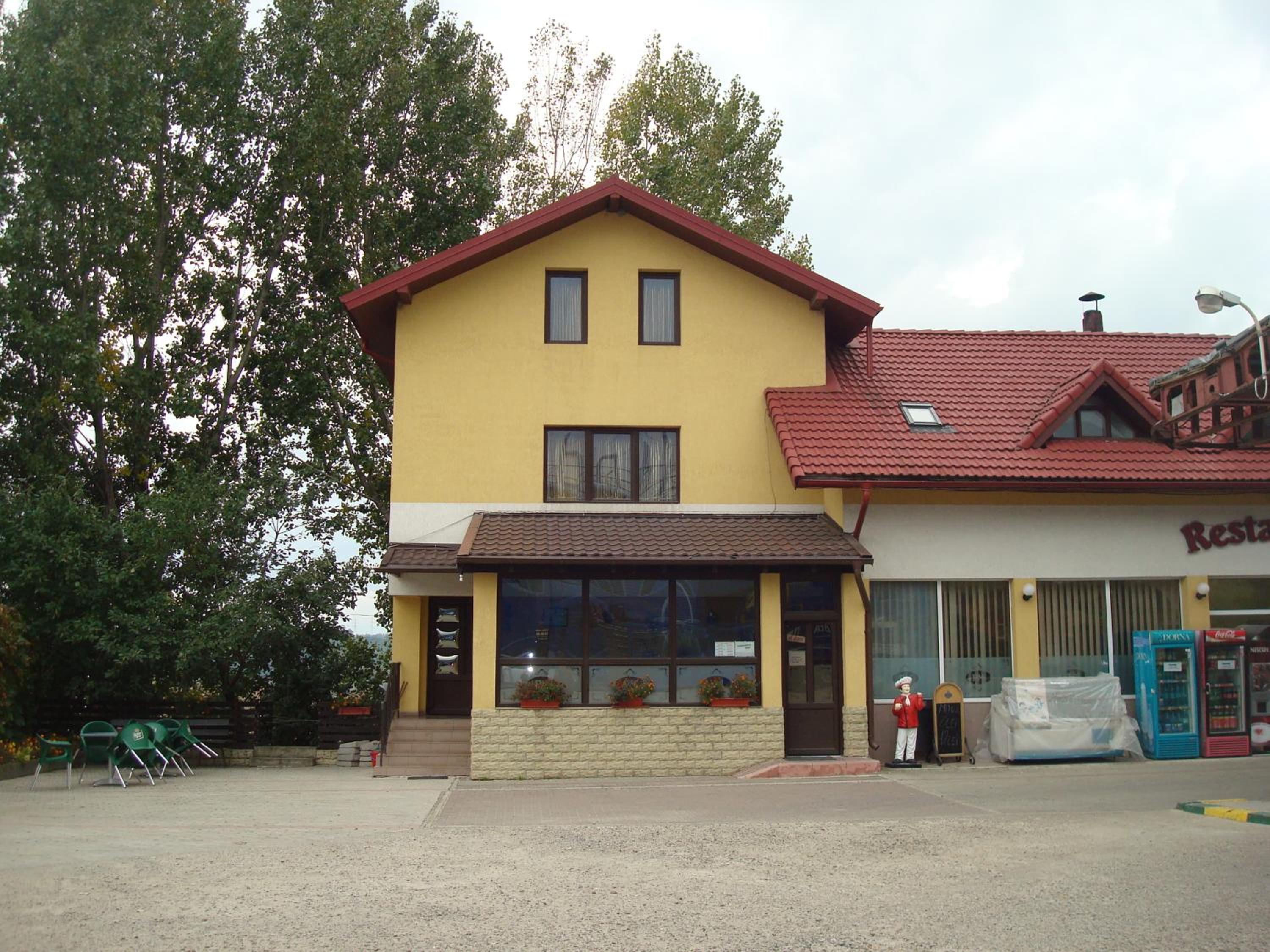 Pensiunea Marc view 2
