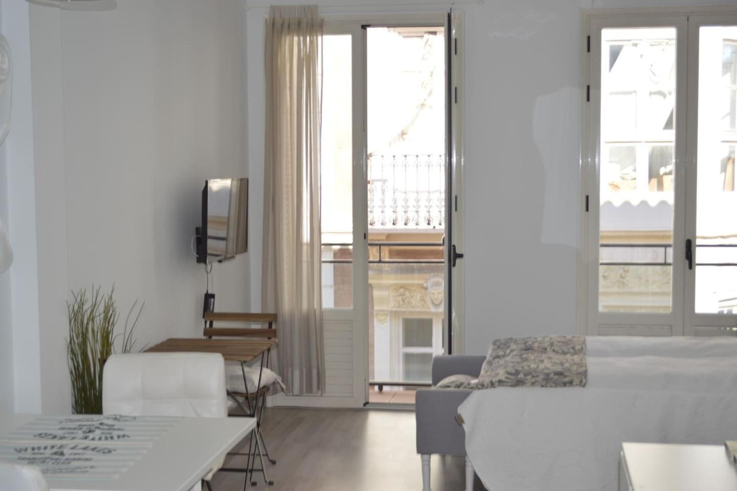 Modern studio flat close to Plaza Merced