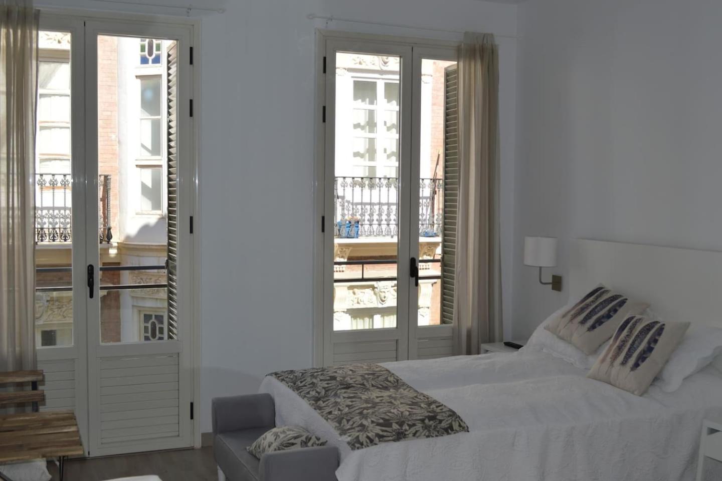 Modern studio flat close to Plaza Merced