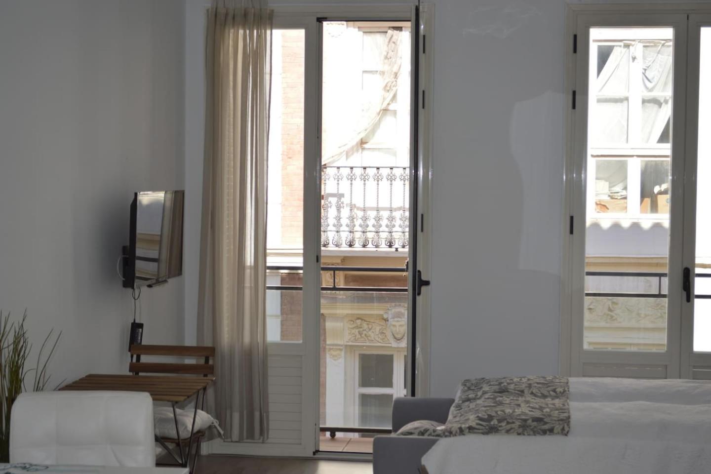 Modern studio flat close to Plaza Merced