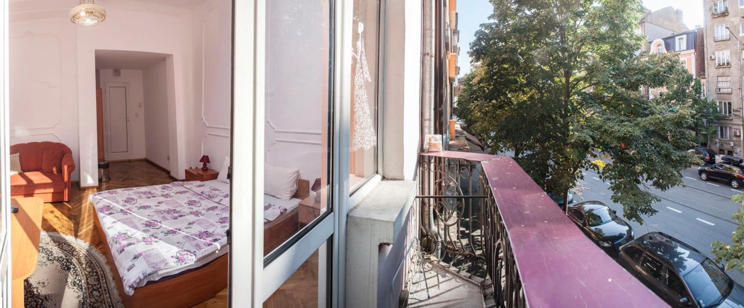 Central GuestHouse Five Corners