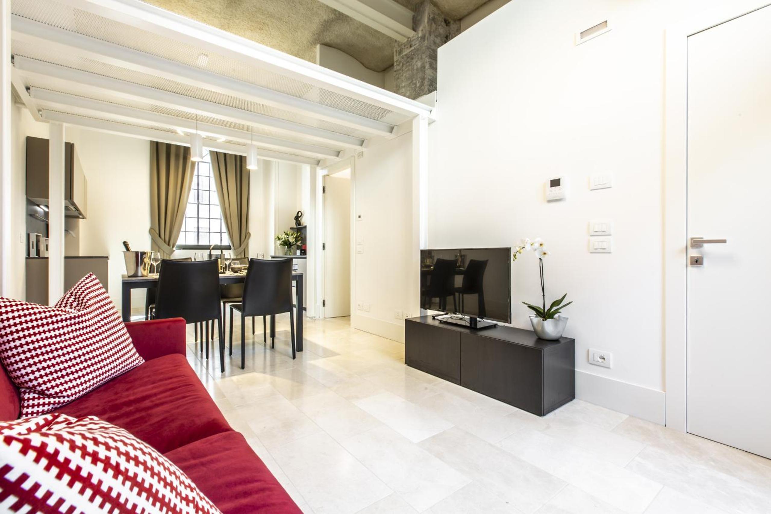Elegant Fornasa Vecia, canal view with a beautiful garden R&R photo 5