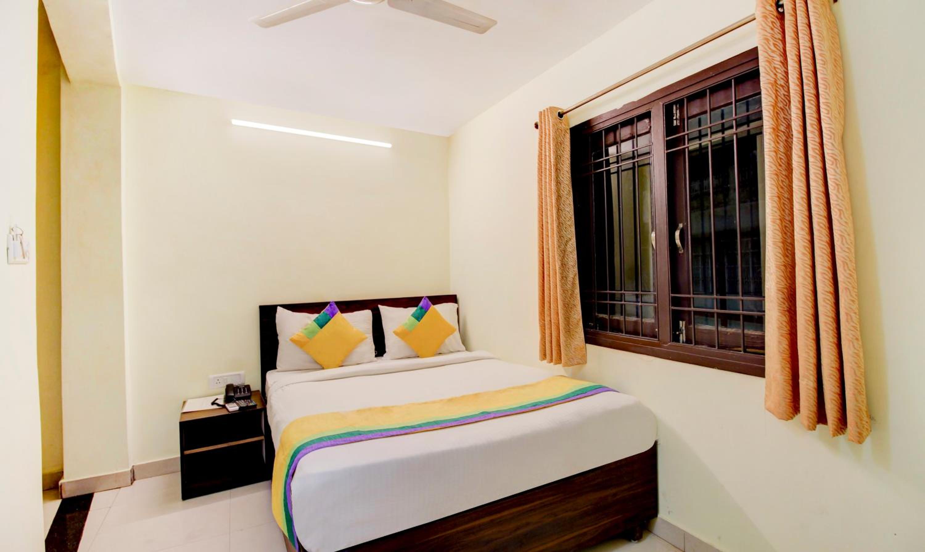 Itsy Hotels Royal Monarch