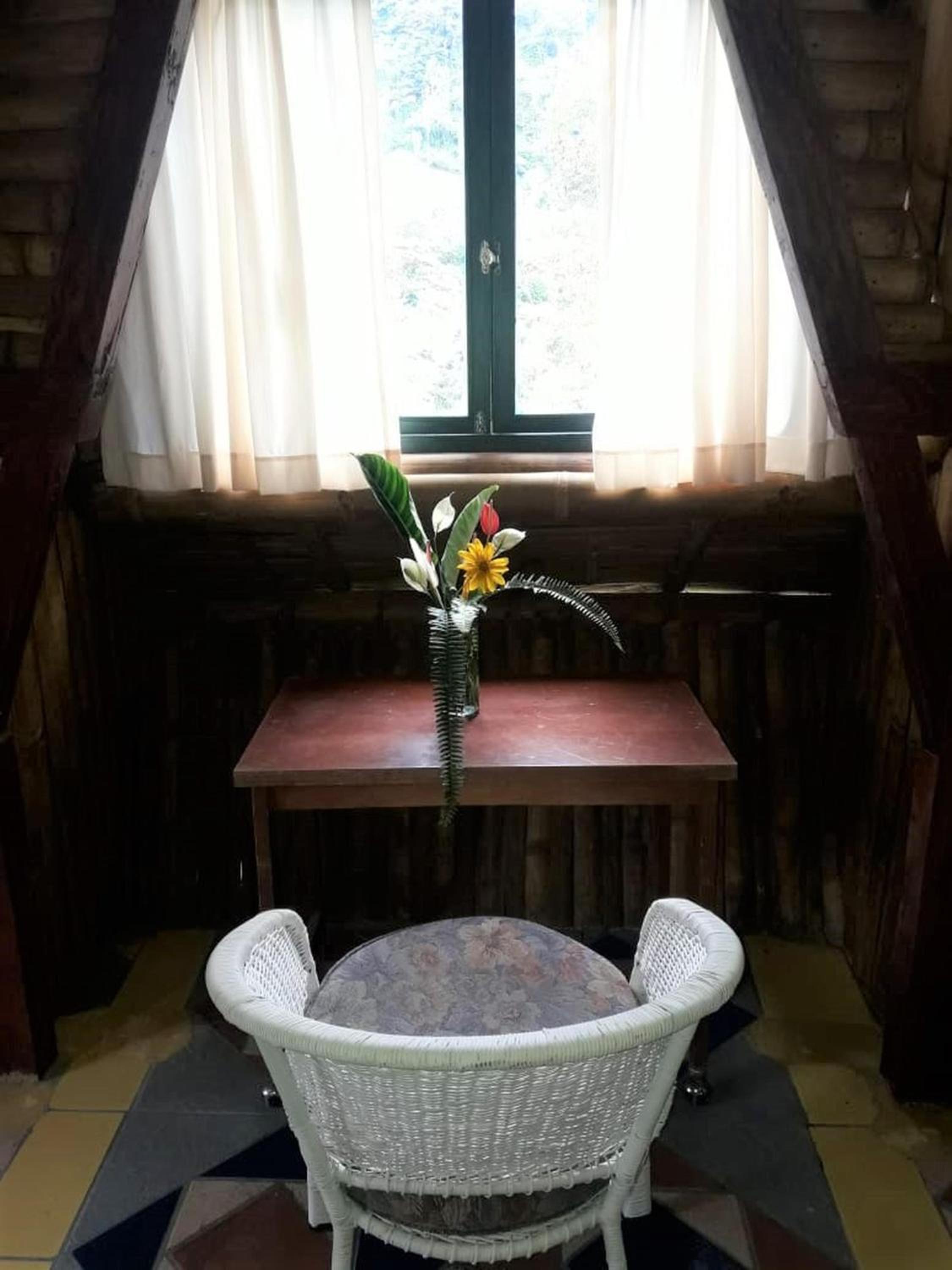 Sacha Urco Lodge -Private Cloud Forest Reserve in Mindo- 4x4 recommended March-April