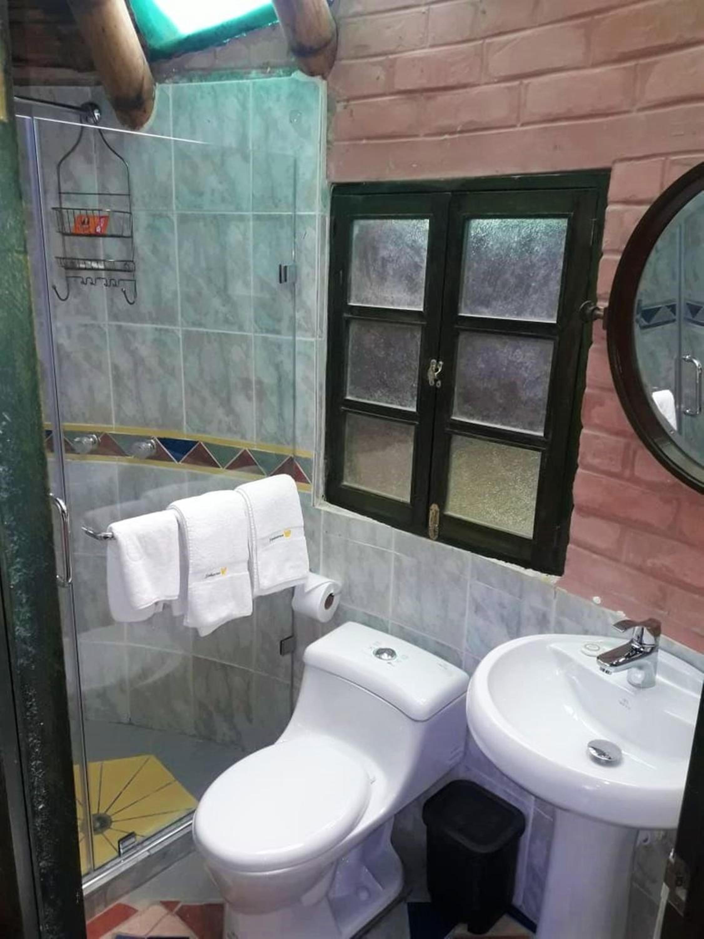 Sacha Urco Lodge -Private Cloud Forest Reserve in Mindo- 4x4 recommended March-April