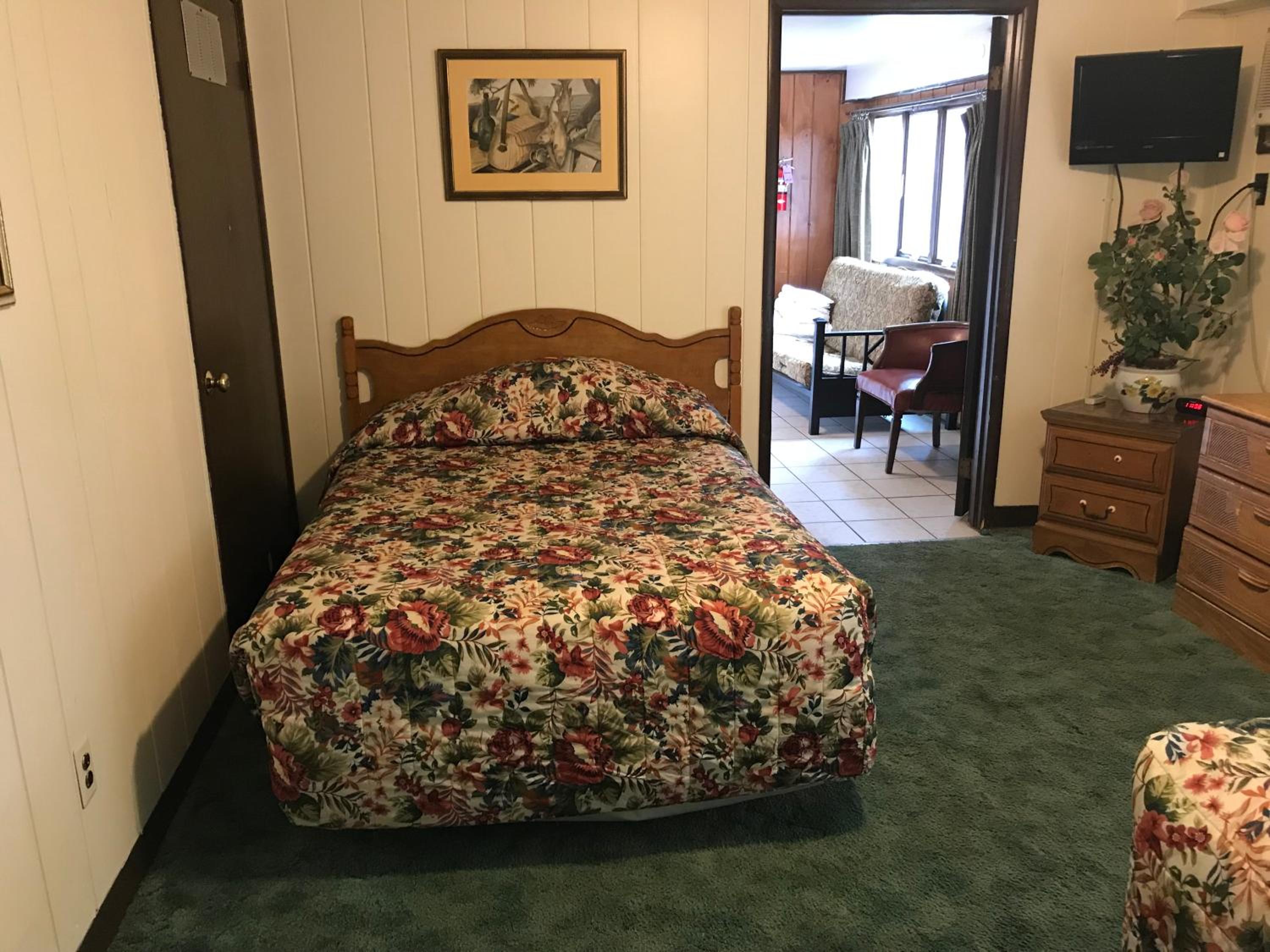 Simmons Motel and Suites