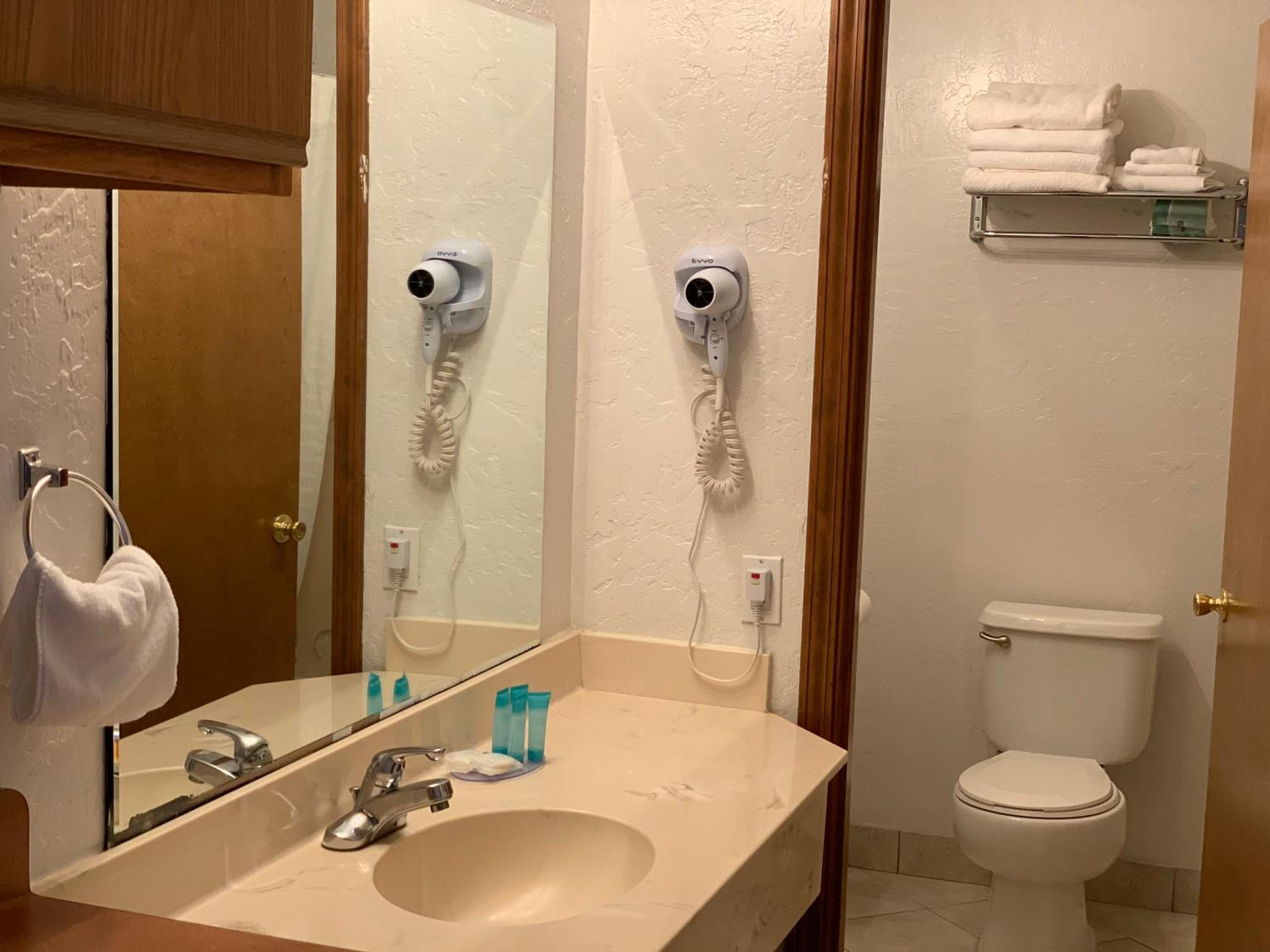 Medford Vacations - Red Carpet Inn Medford - Property Image 7