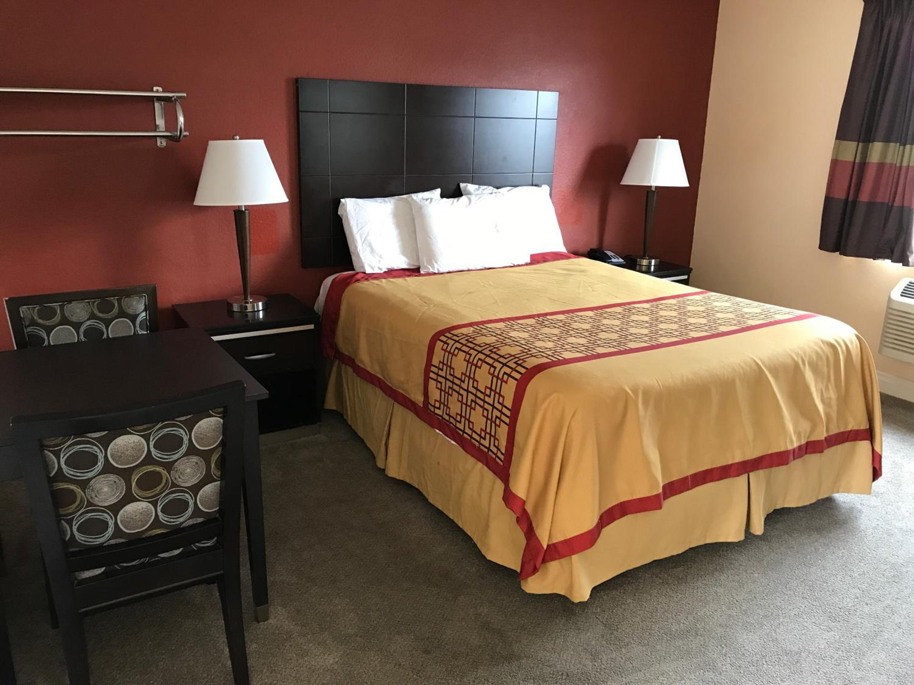 Manhattan Inn & Suites view 3