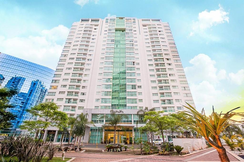 Hotel Saint Moritz Flat Particular com Garagem, Estilo Provençal no Coração de Brasília - Image 1