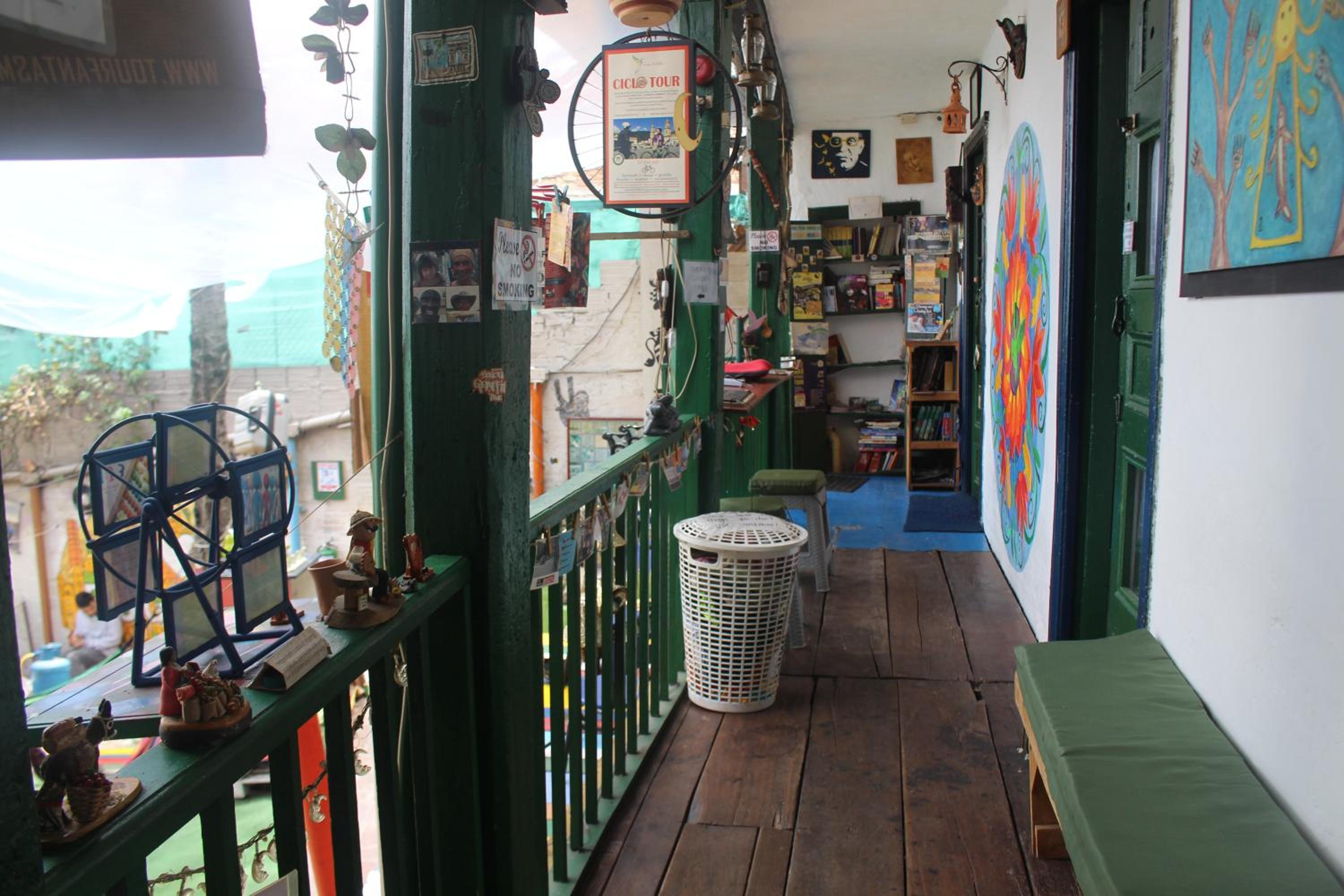 Hostal Gastro Bar Casa Colibrí