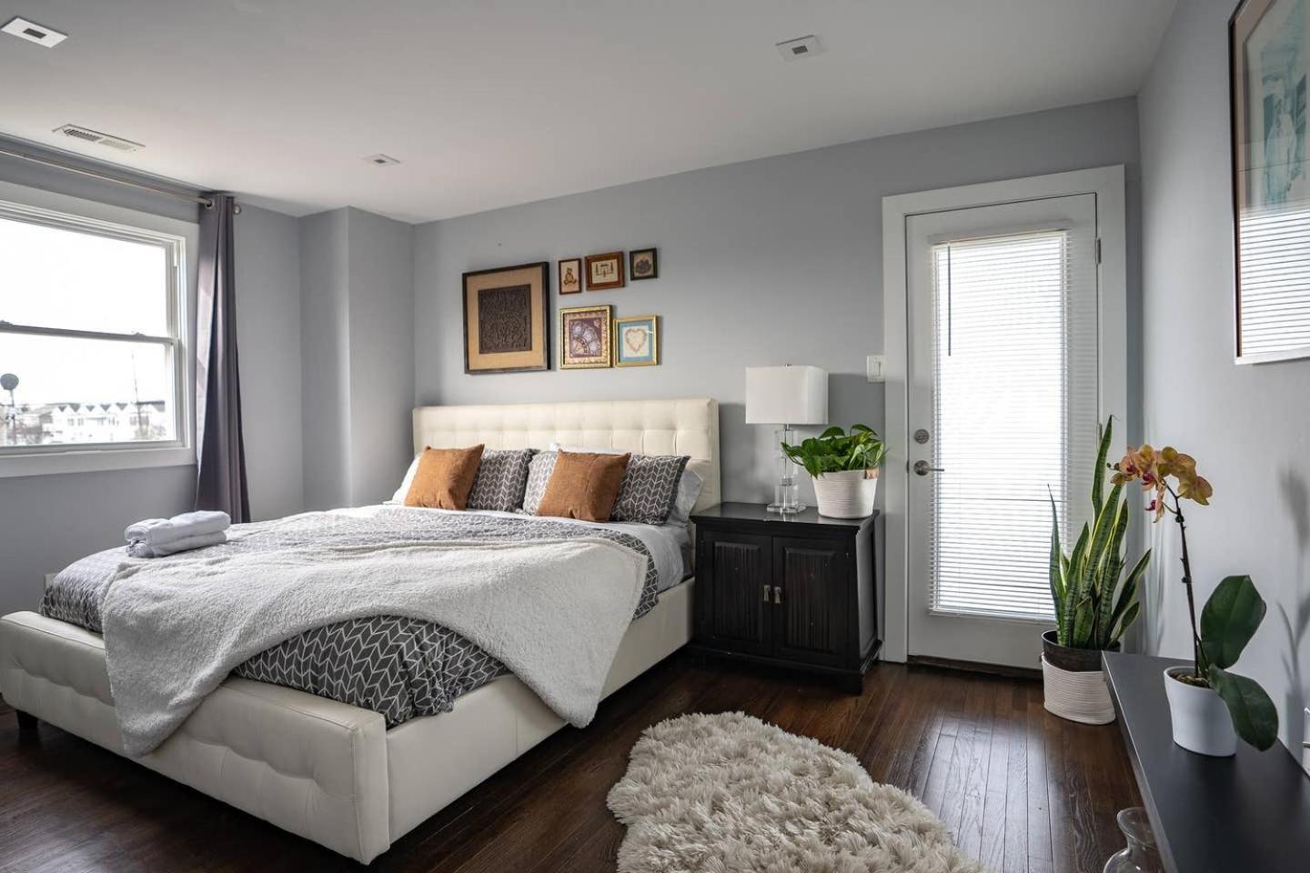 Modern Luxury Family Getaway Near Beach Casinos view 2