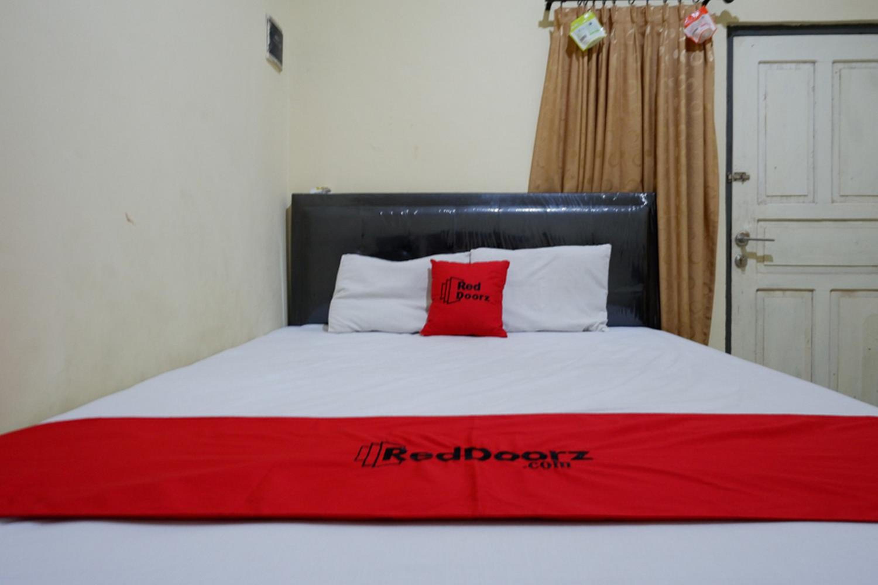 RedDoorz near GOR Wisanggeni view 5