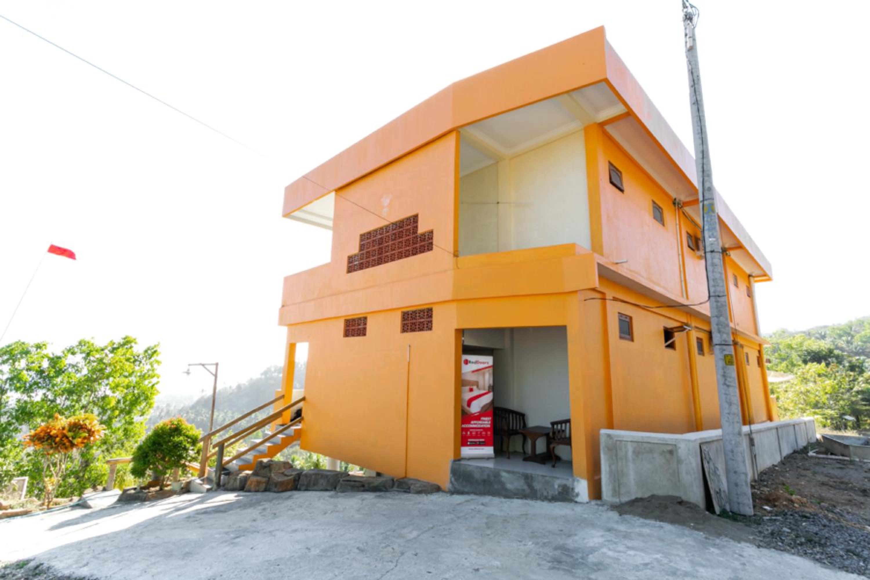 RedDoorz near Parangtritis Beach view 3