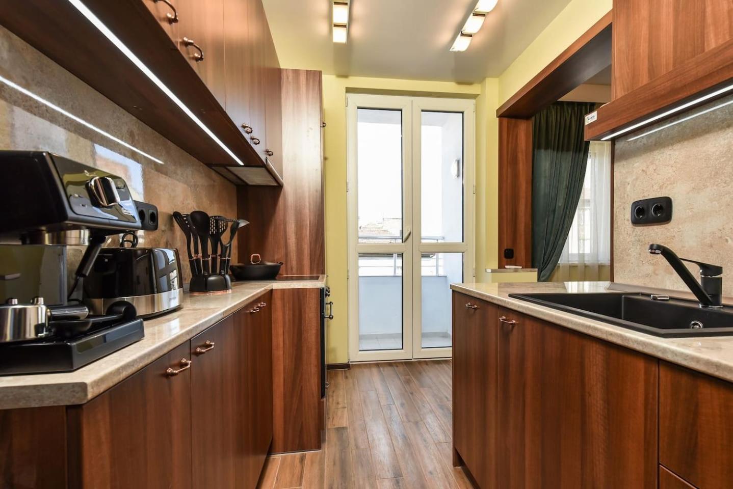 Palace of Culture 2-Bedroom Retreat on Skobelev blvd view 4
