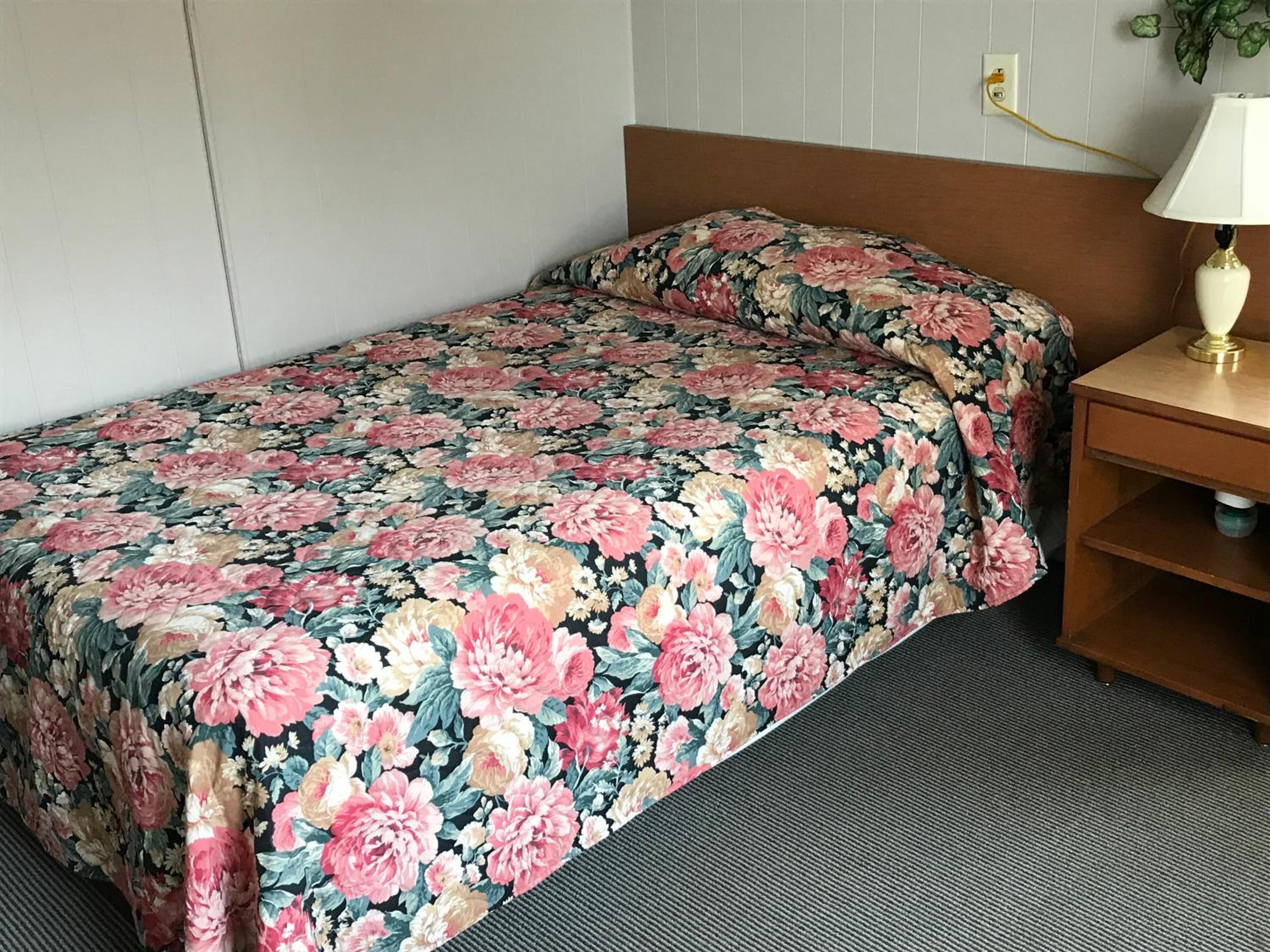 Simmons Motel and Suites