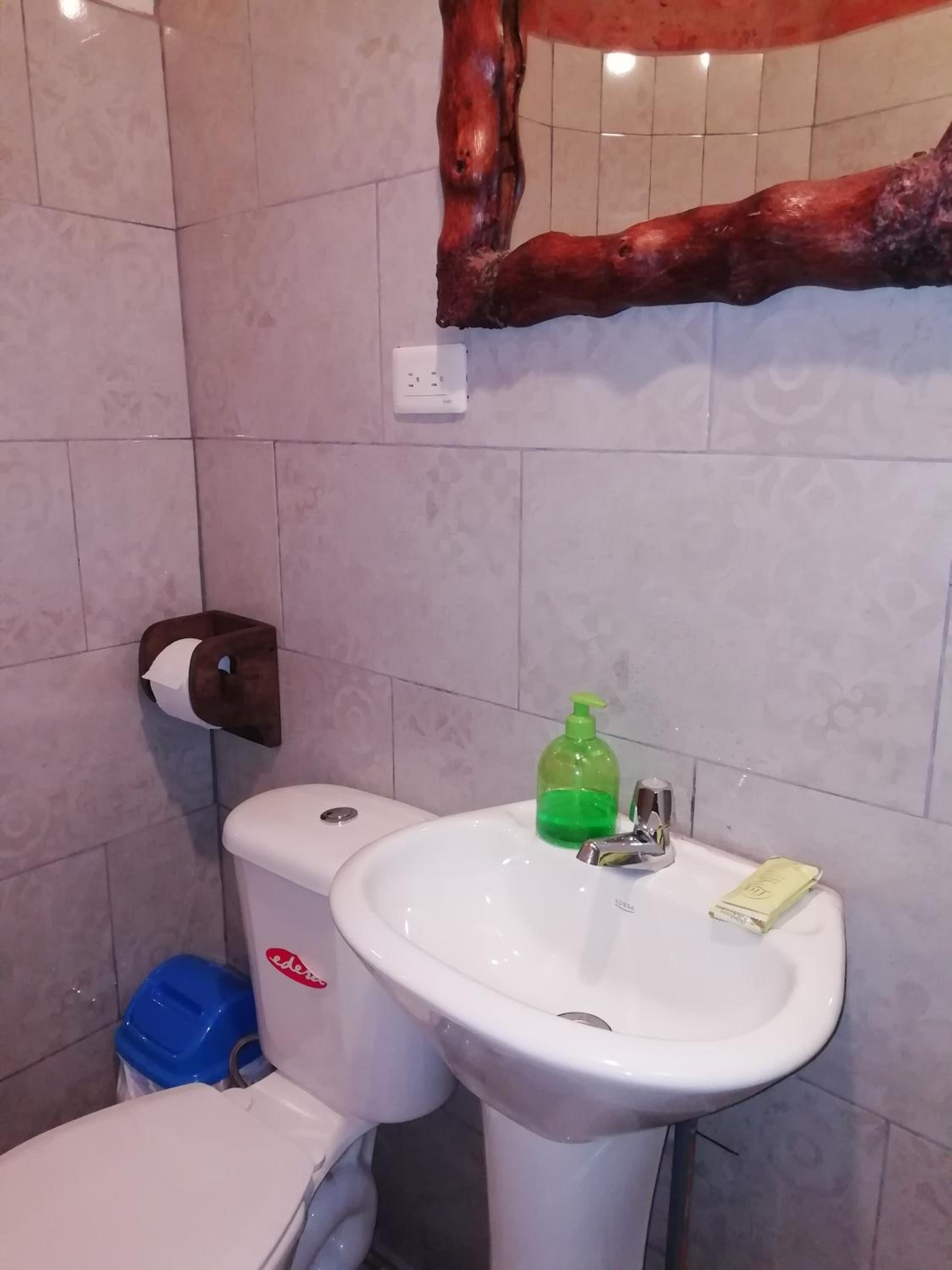 Hostal La Casa Amarilla City