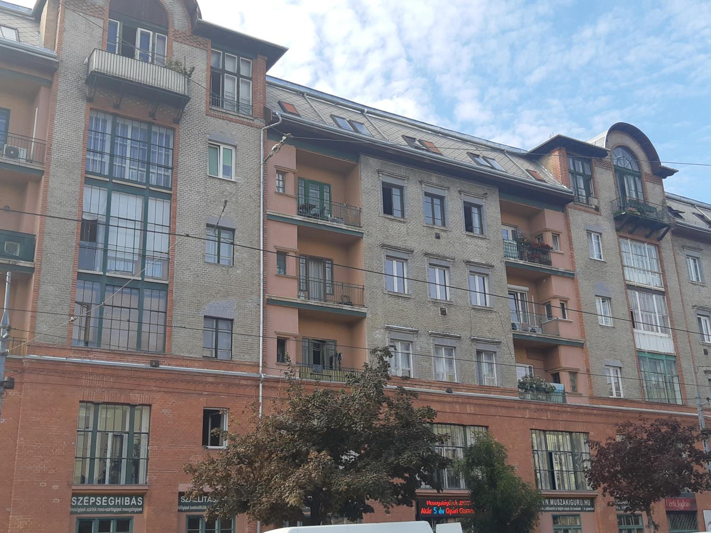 2 Bedroom Apartment near Heroes Square view 5
