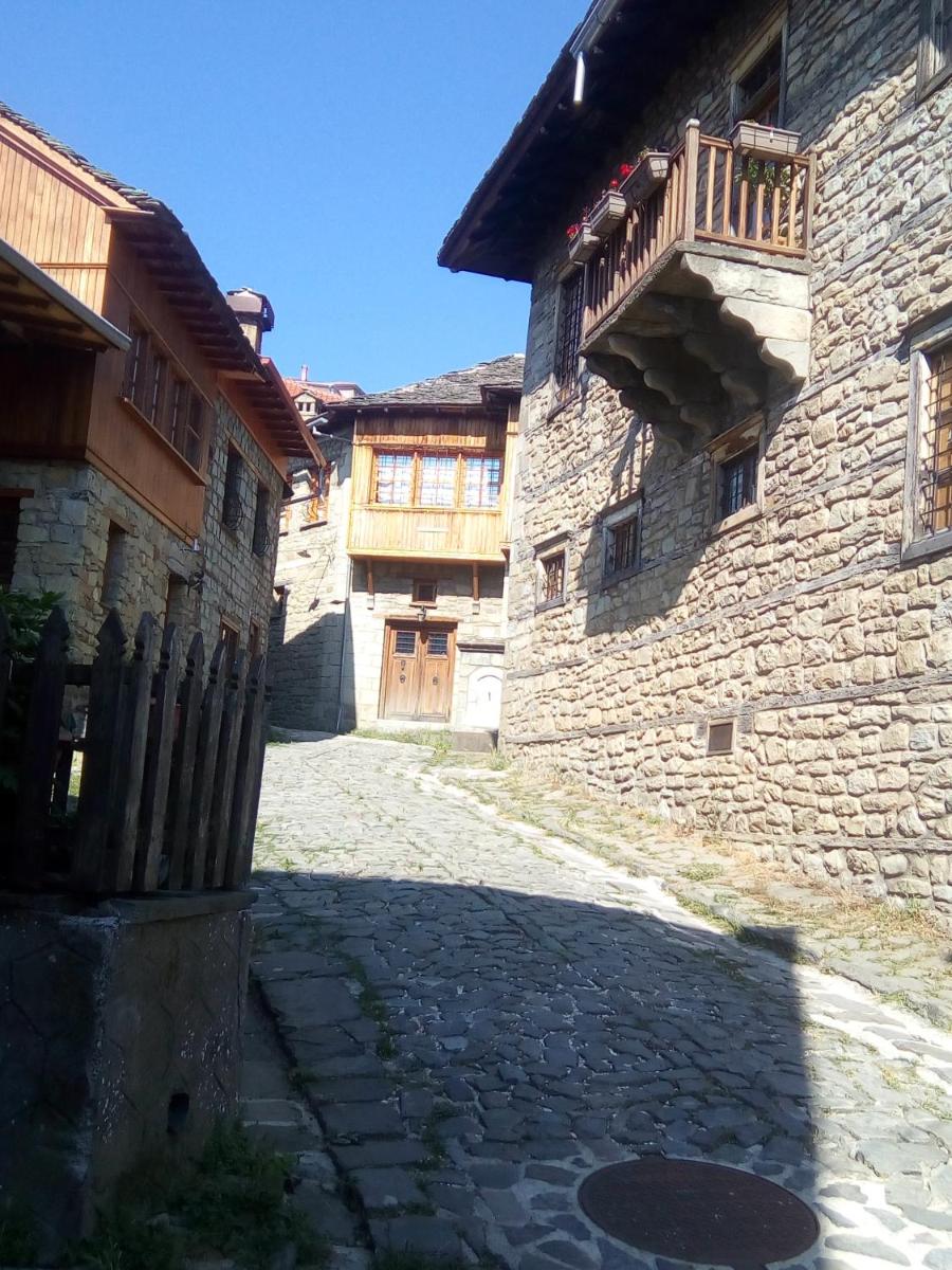 To Patriko Tou Saranti photo 4