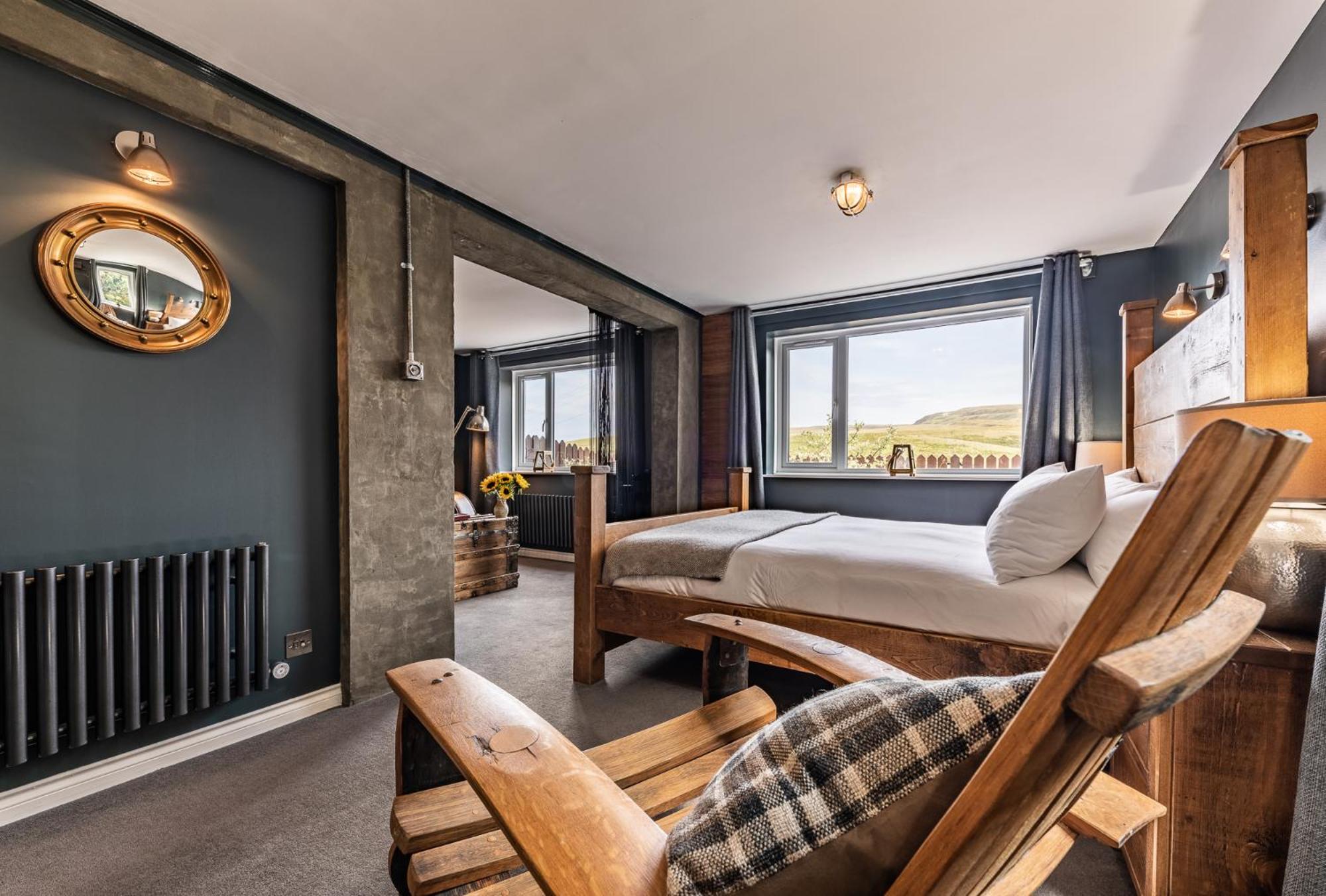 Storr Apartments