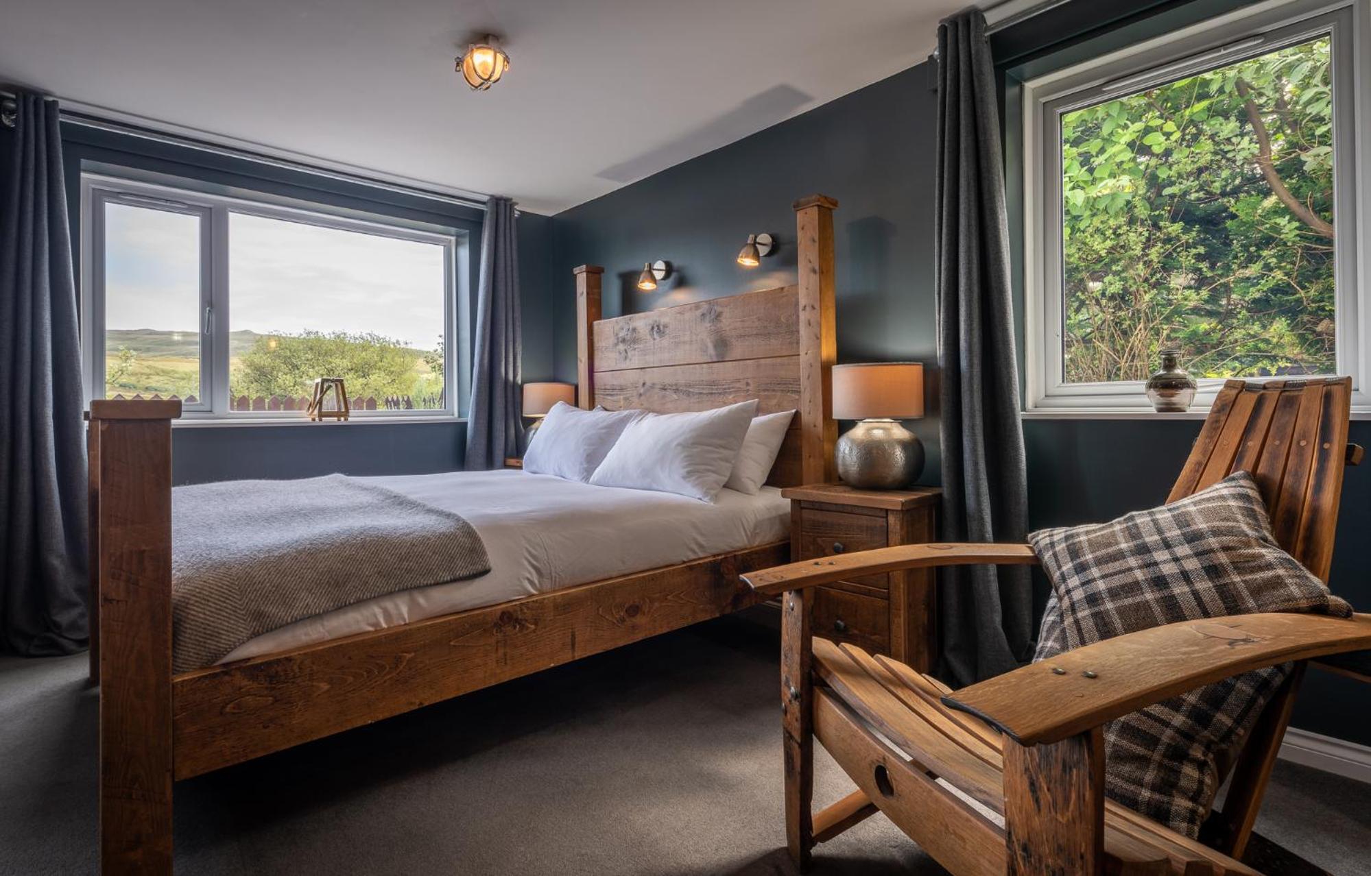Storr Apartments