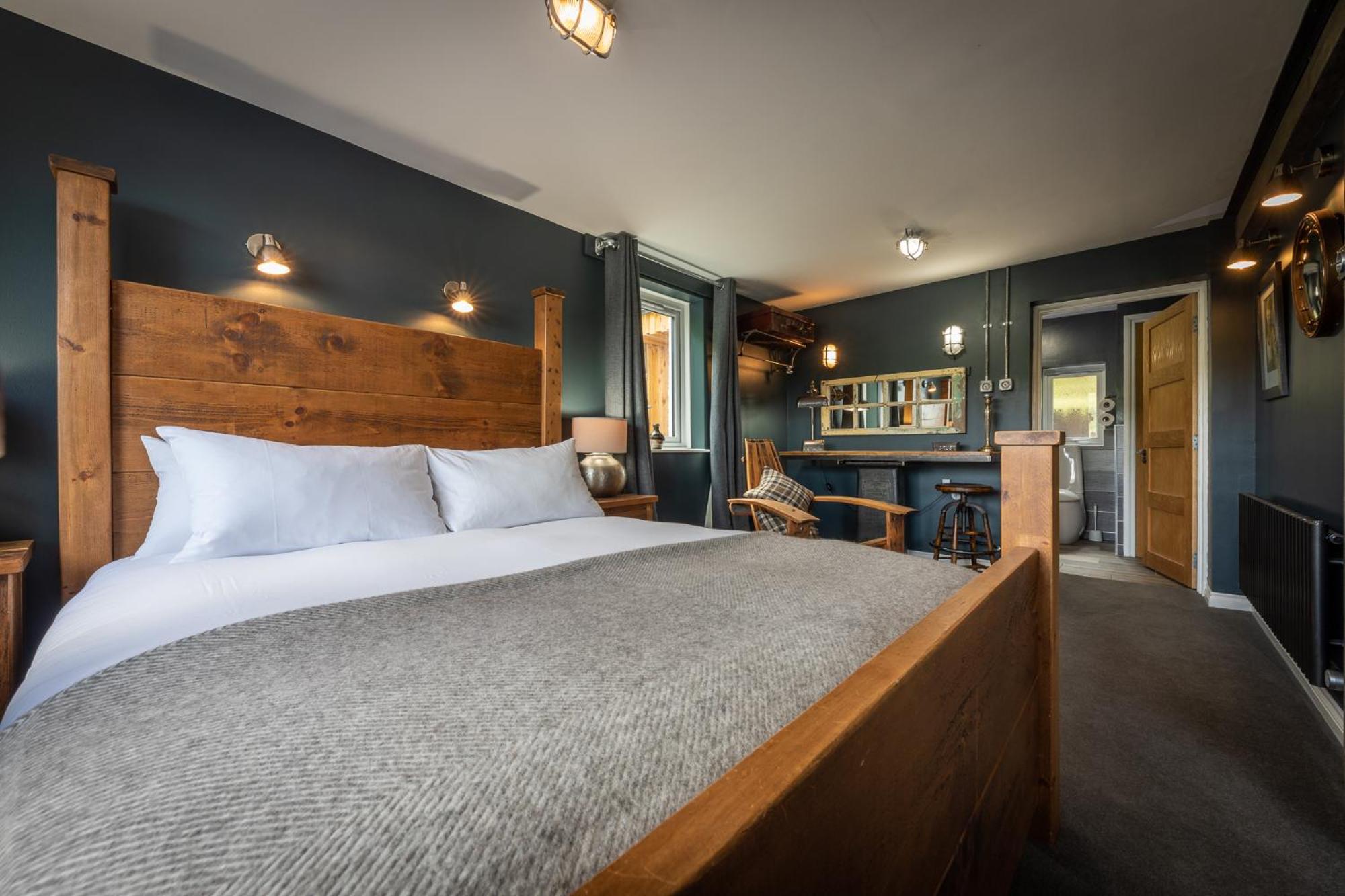 Storr Apartments