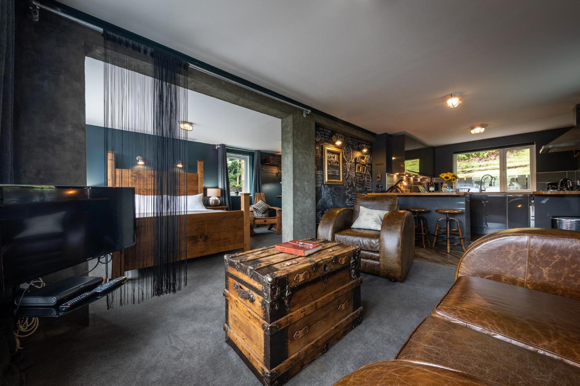 Storr Apartments