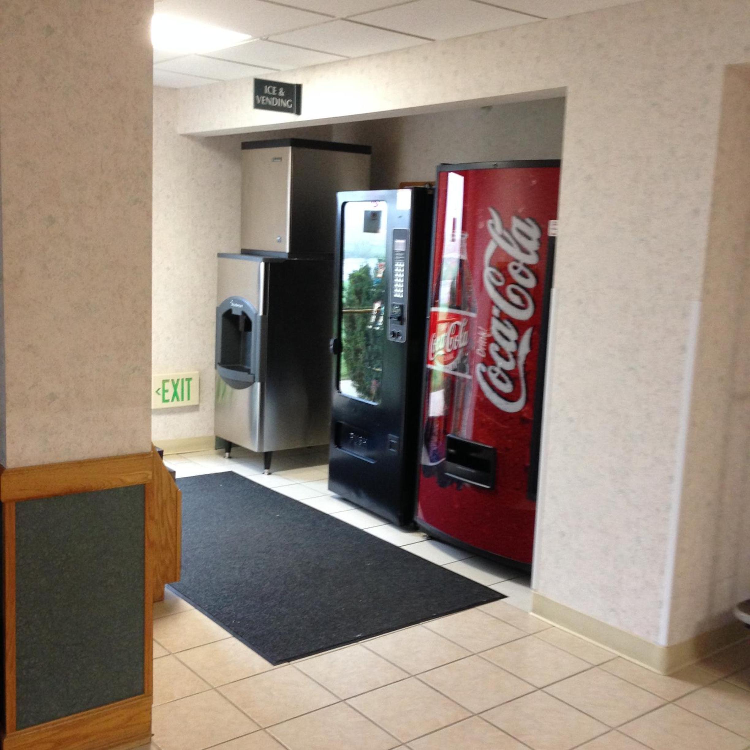 Super 8 by Wyndham Gas City Marion Area - Property Image 11