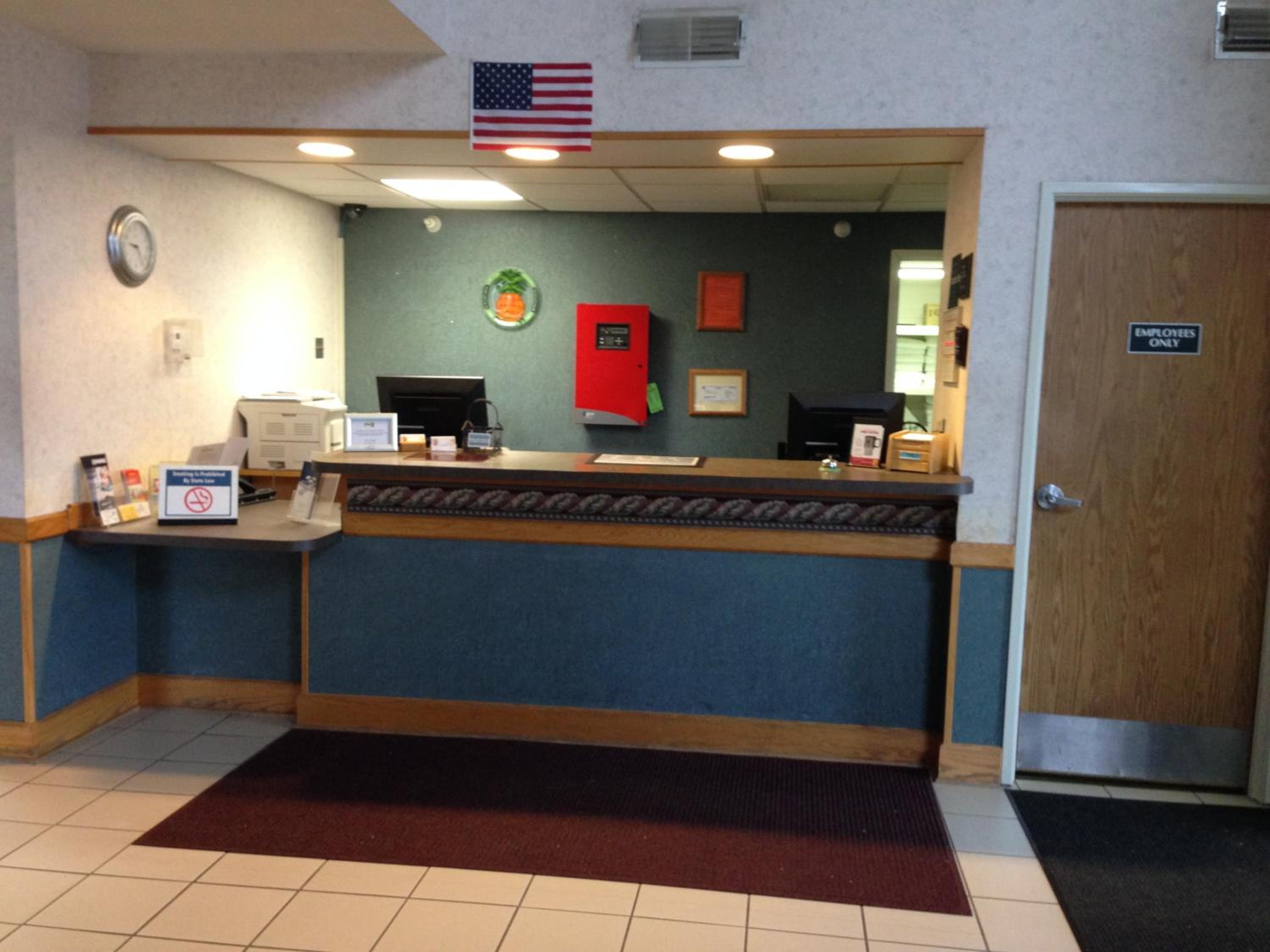 Super 8 by Wyndham Gas City Marion Area - Property Image 1