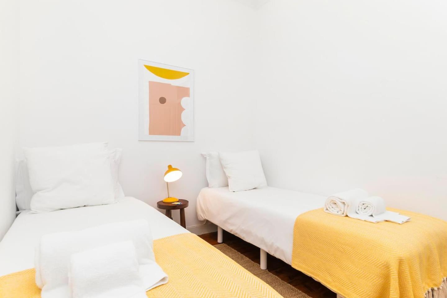 Central Apartment 2 Bedroom with Fast Internet view 2