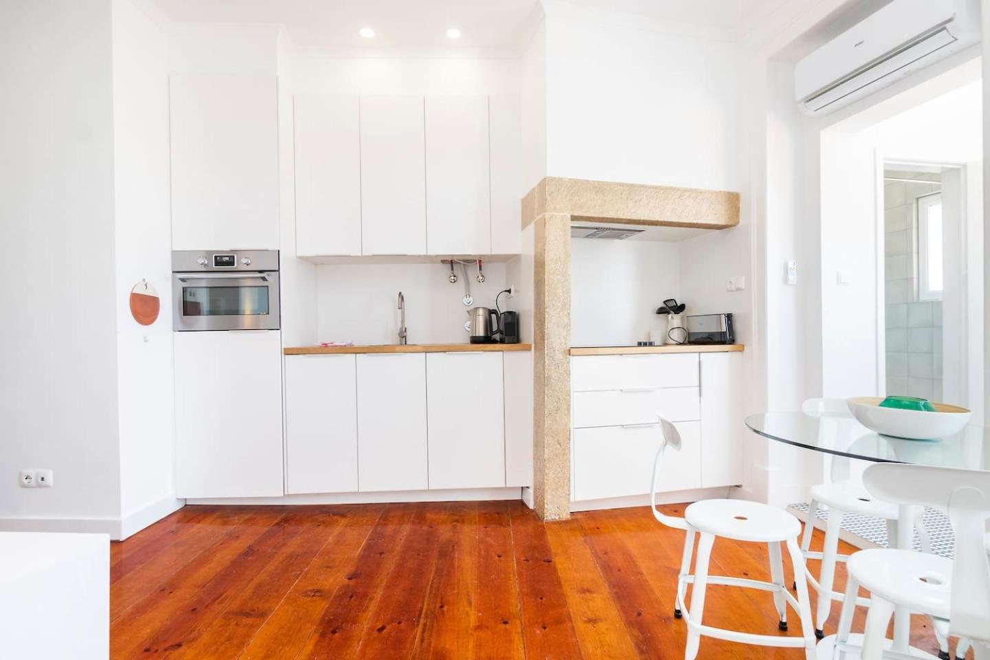 Central Apartment 2 Bedroom with Fast Internet view 3