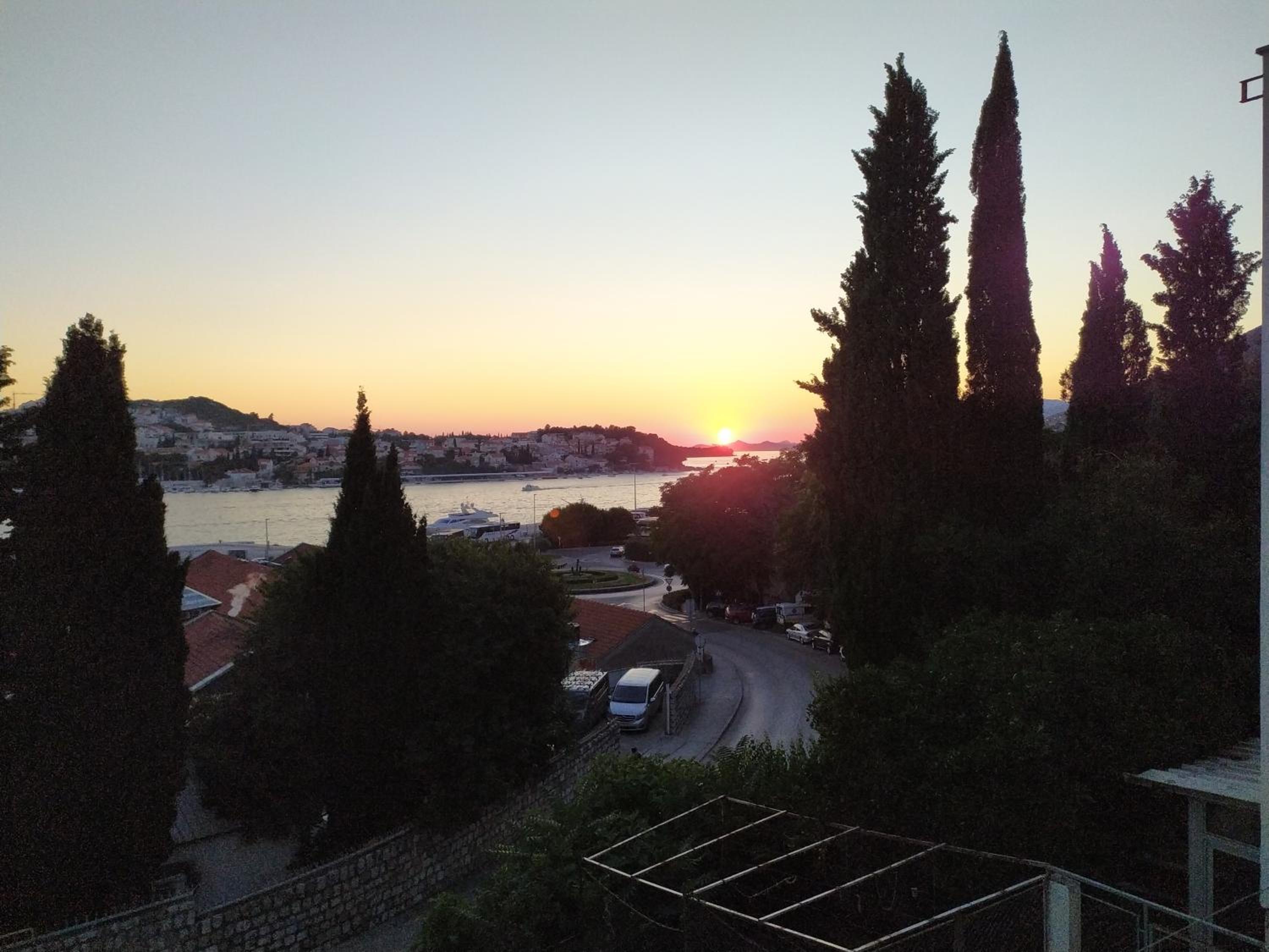 Apartment One , sea view , free parking