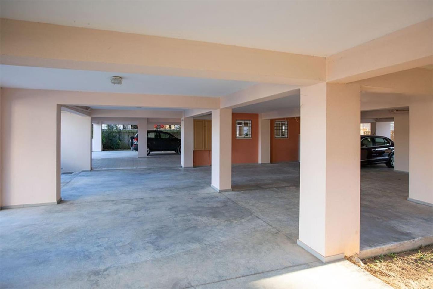 V Luxury Apartment 2 photo 3