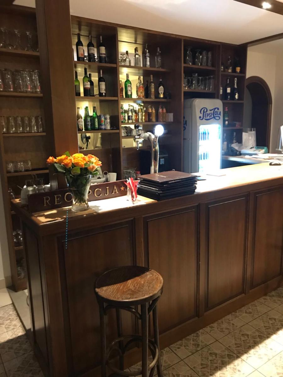 bar