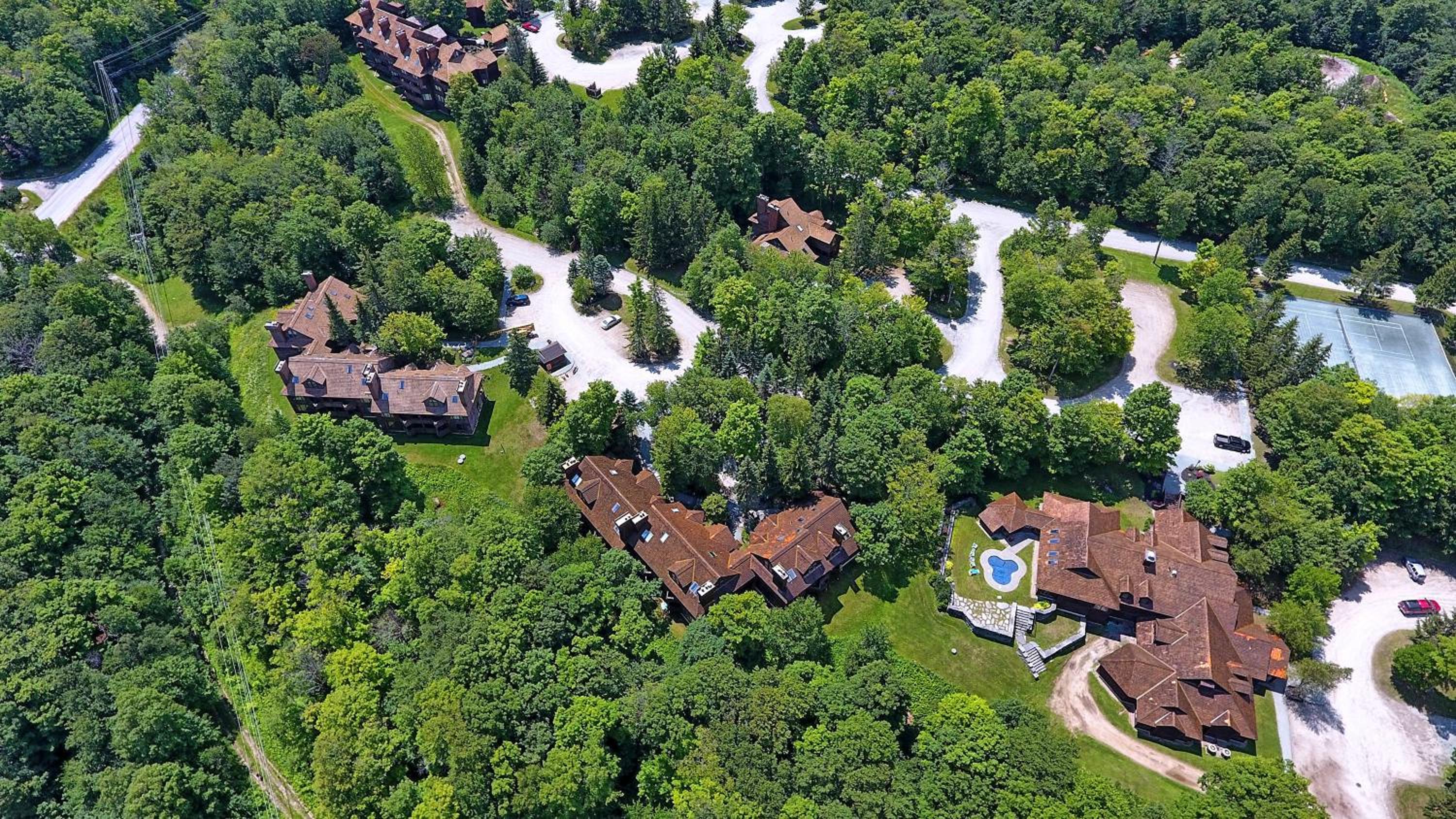 Hotel Amazing view, location, ski back trails, sports center, pool Highridge B4 Highridge - Image 1