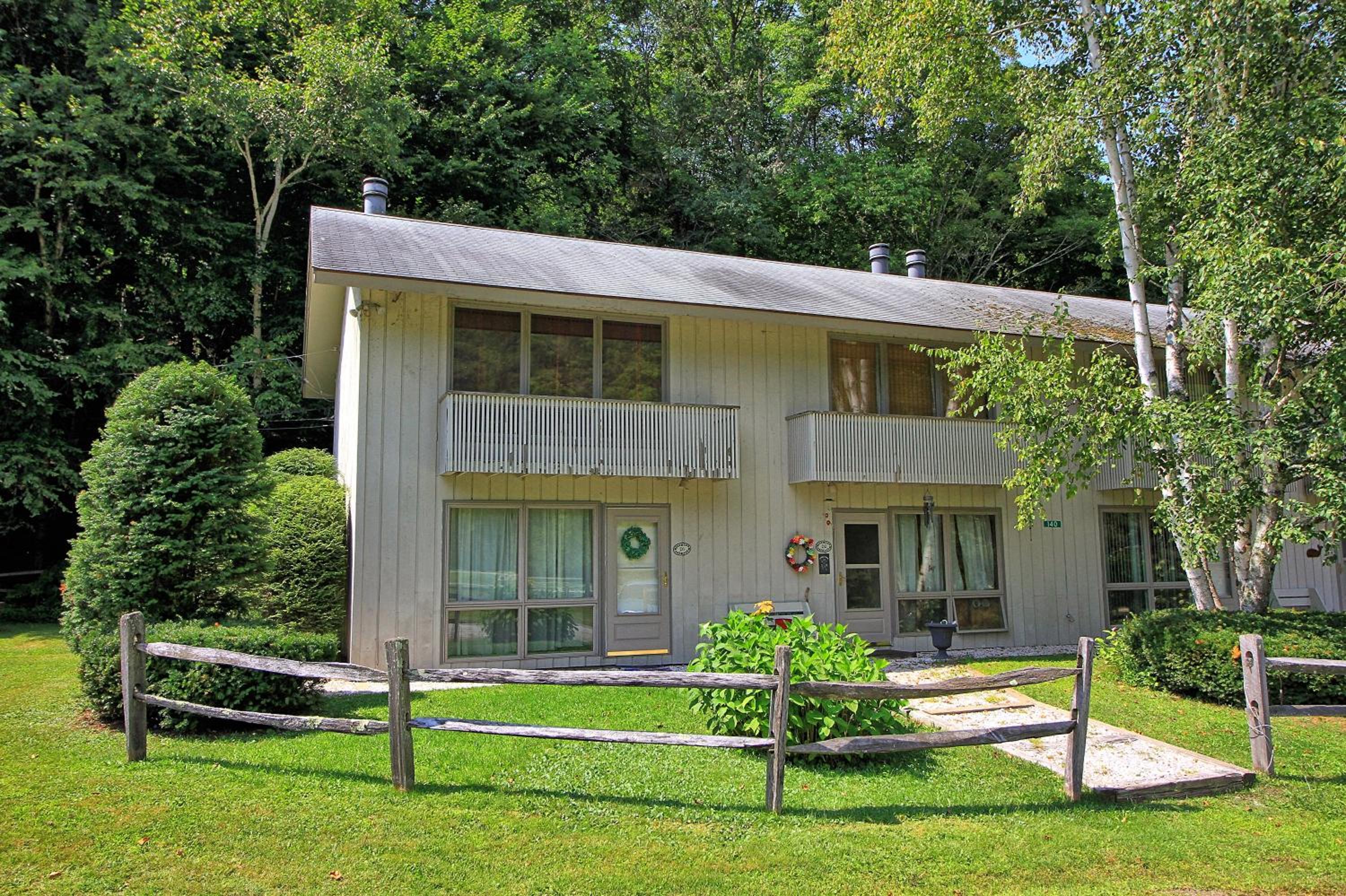 Quaint Condo 5 minutes to the ski slopes Valley Park D1 view 2