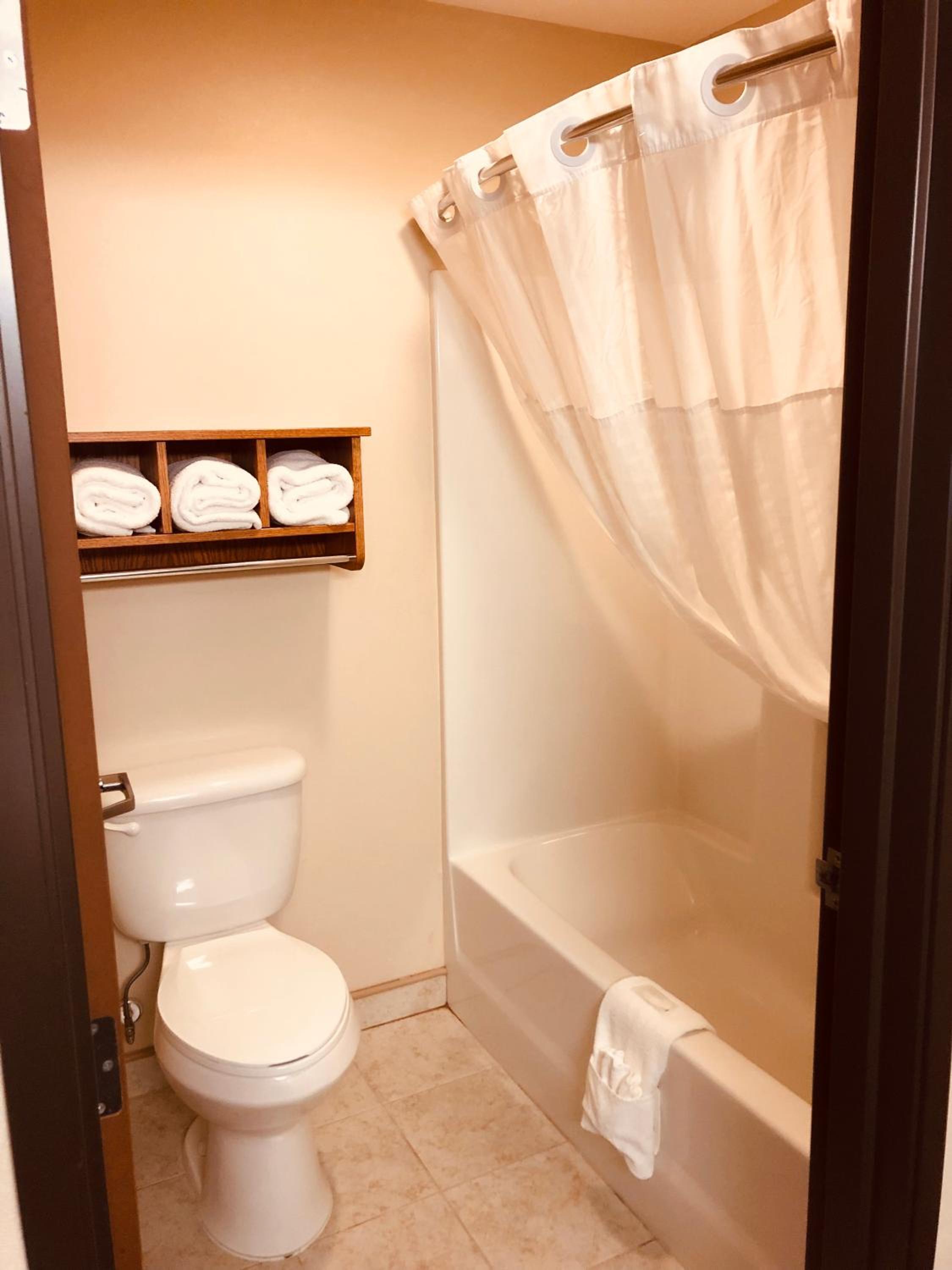 Shenandoah Inn Suites - Property Image 22