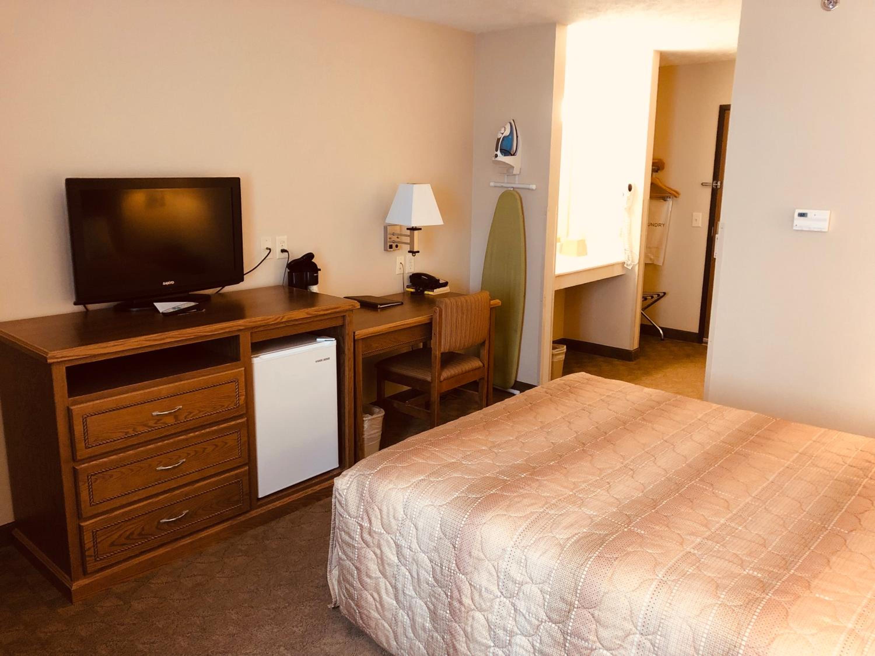 Shenandoah Inn Suites - Property Image 10