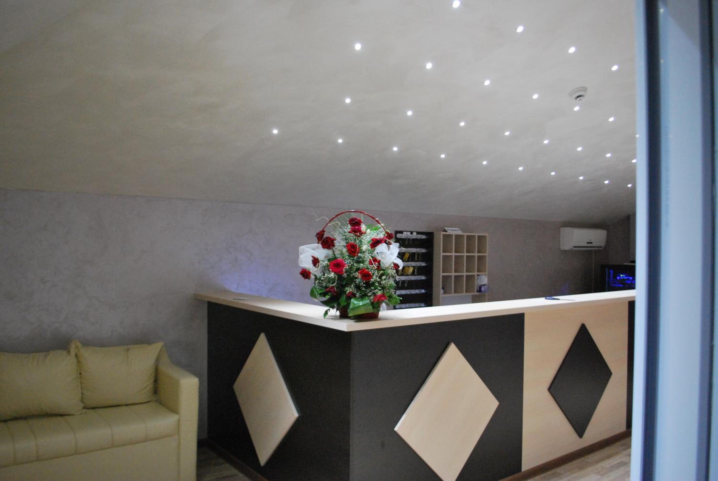 Lobby & Reception