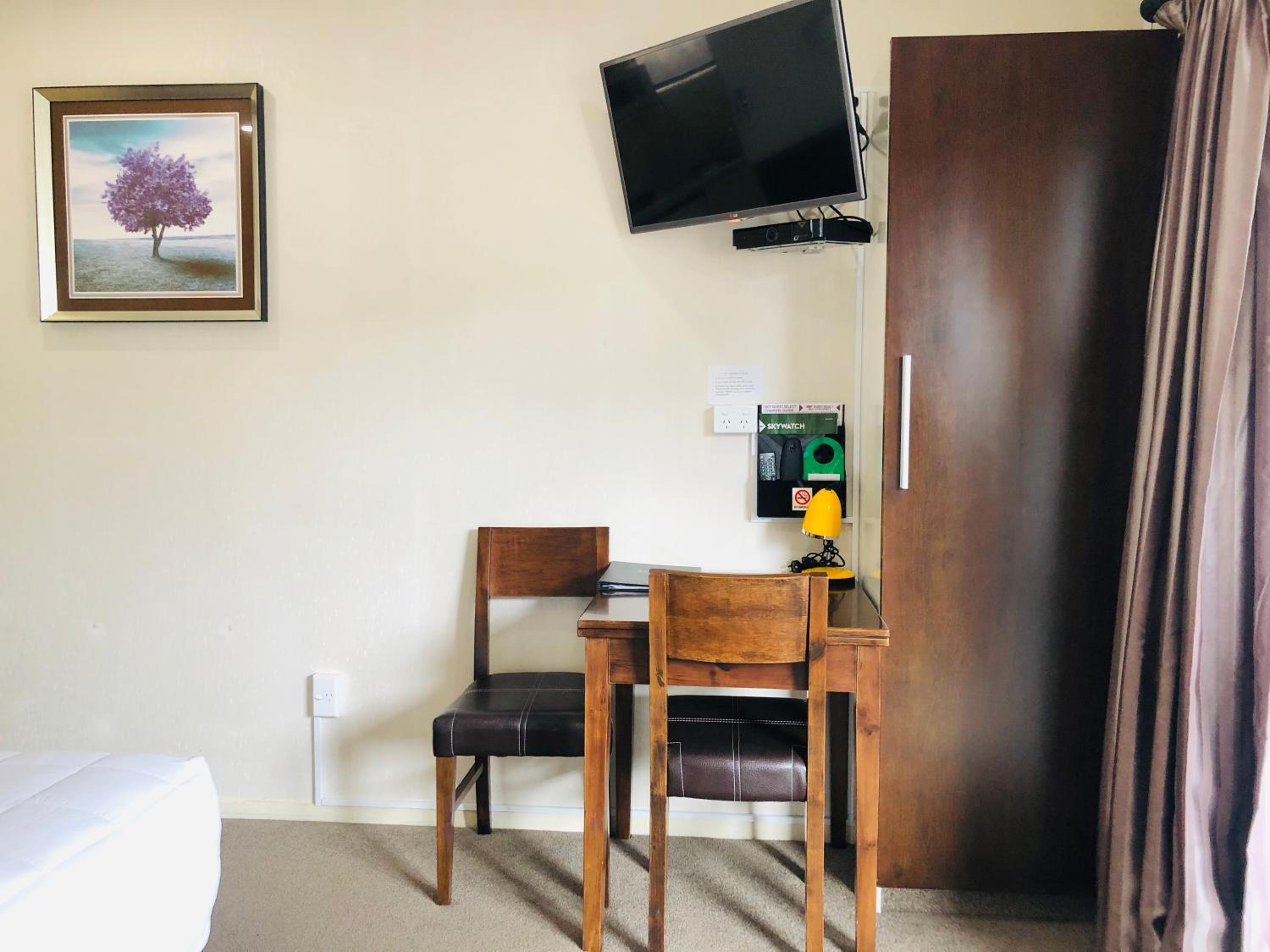 Tudor Court Motor Lodge — photo 42