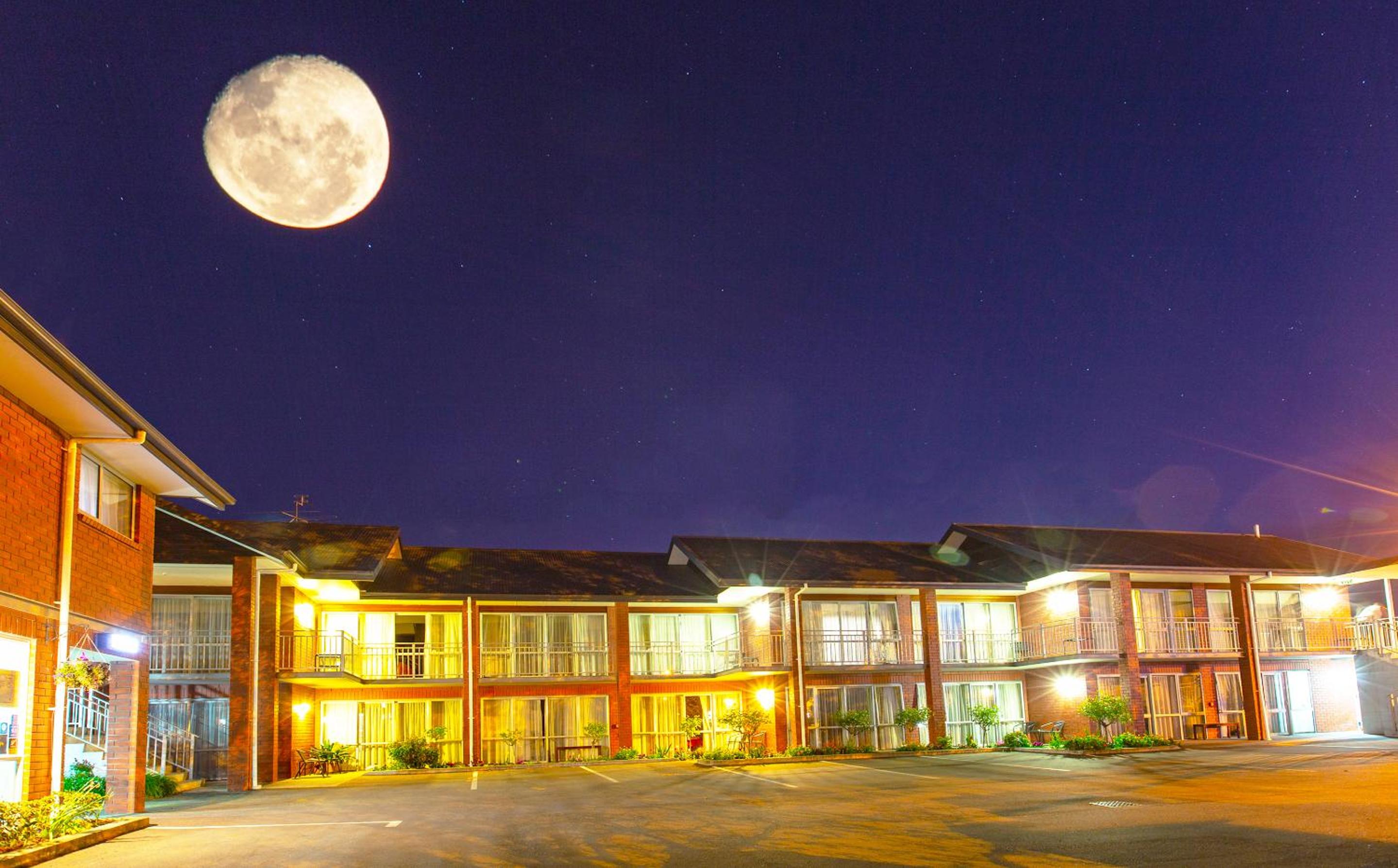 Cranford Oak Motel - Image 5