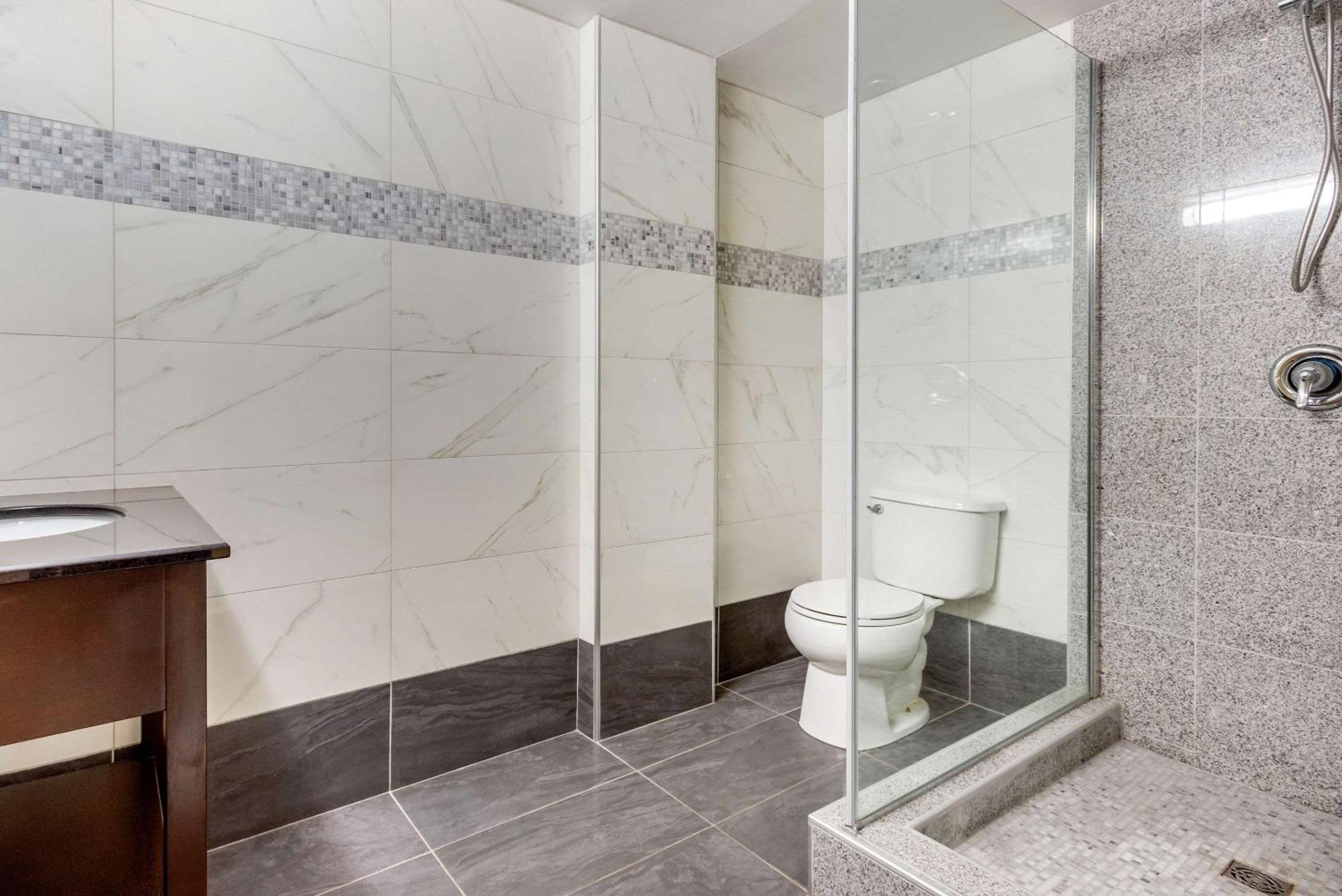 Quality Hotel Dorval Aeroport - Property Image 9