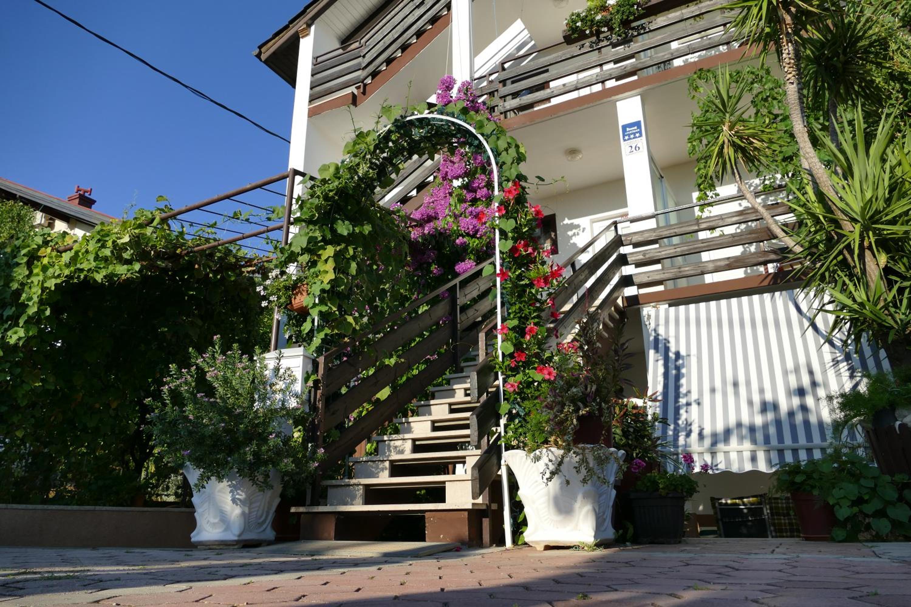 City Retro Chic Apartment Magdalena Trogir view 2