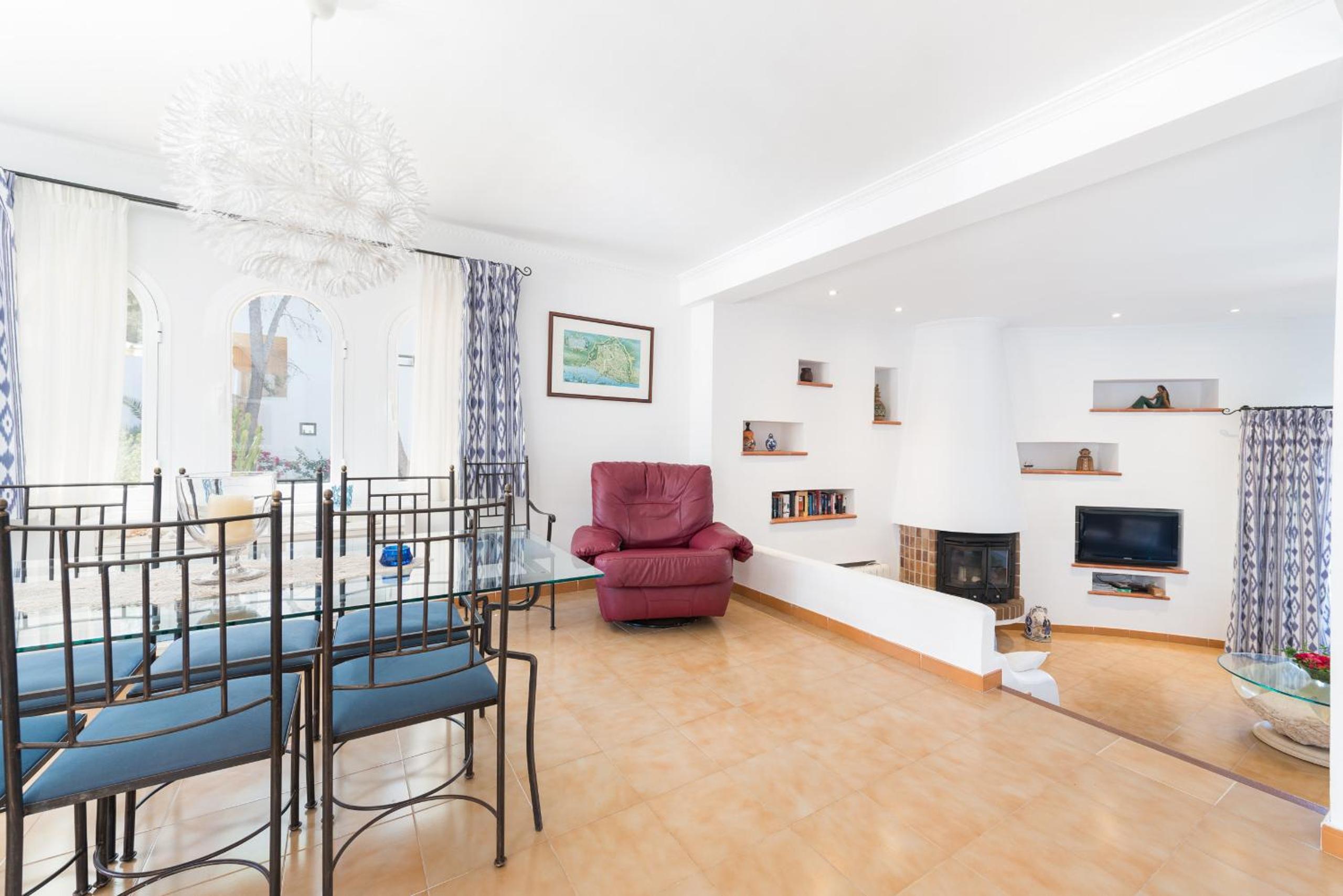 E253 Los Pinos by Mallorca Villa Selection view 4
