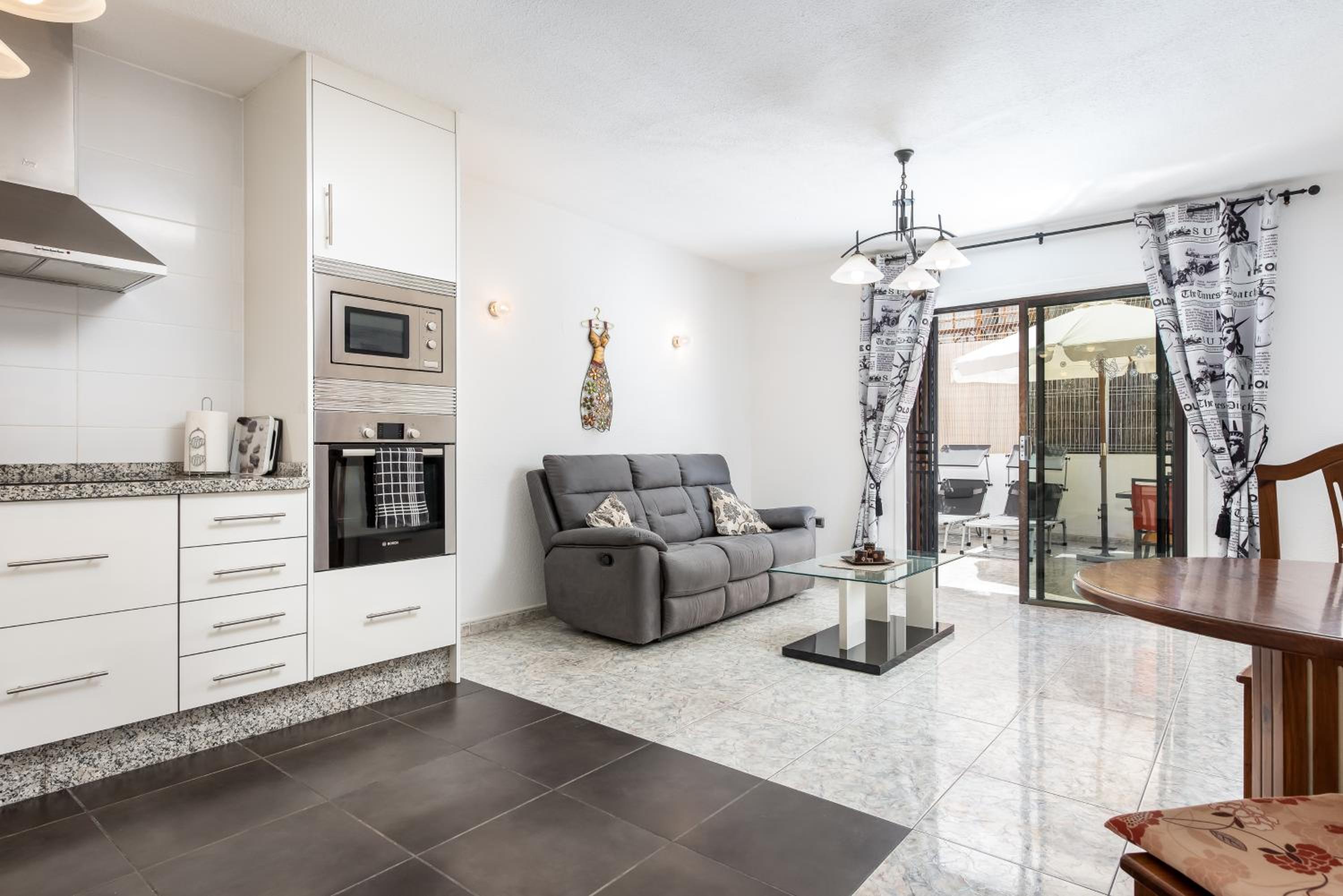 Victoria Court Modern 1 Bed Apartment Los Cristianos Tenerife view 2