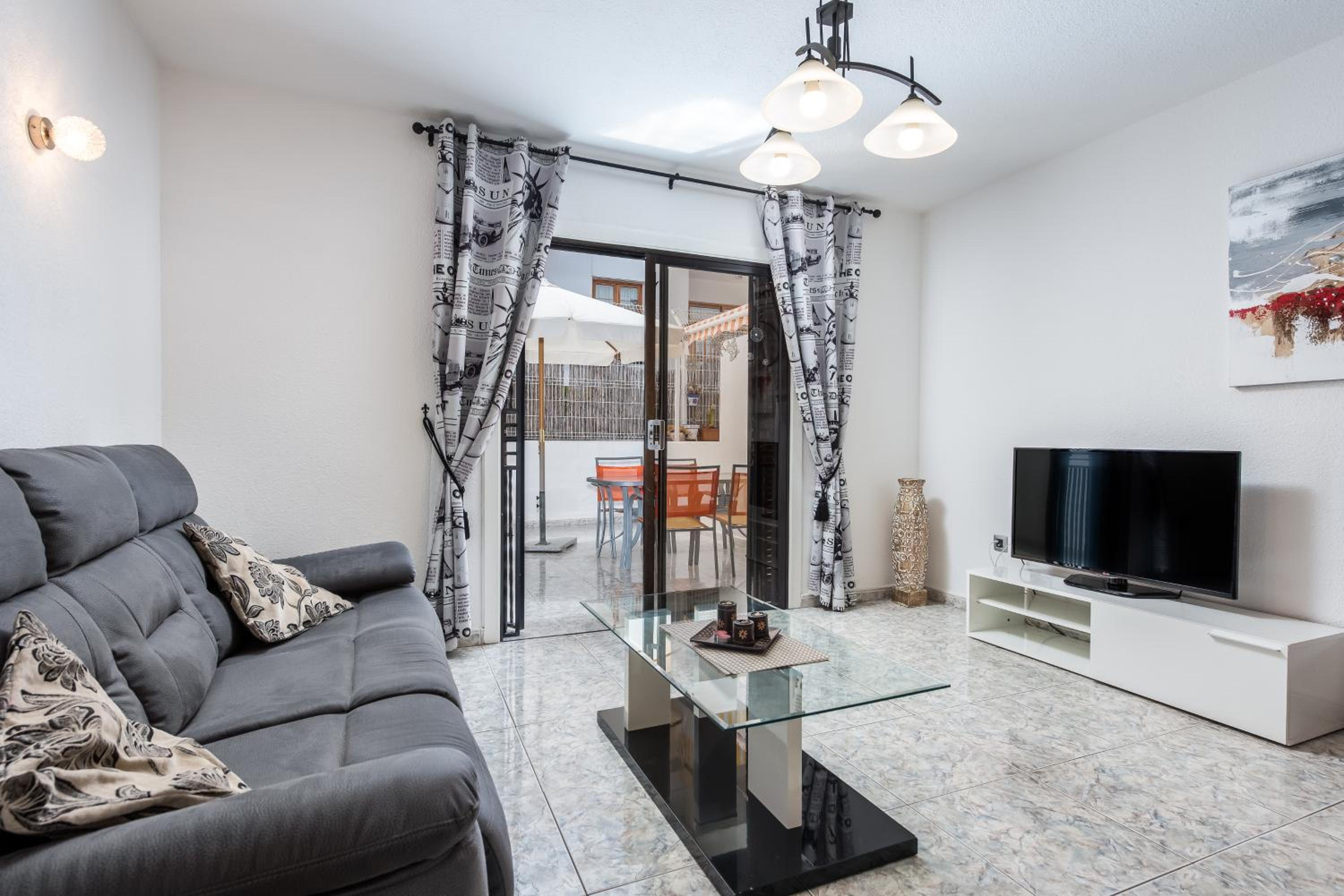 Victoria Court Modern 1 Bed Apartment Los Cristianos Tenerife view 4
