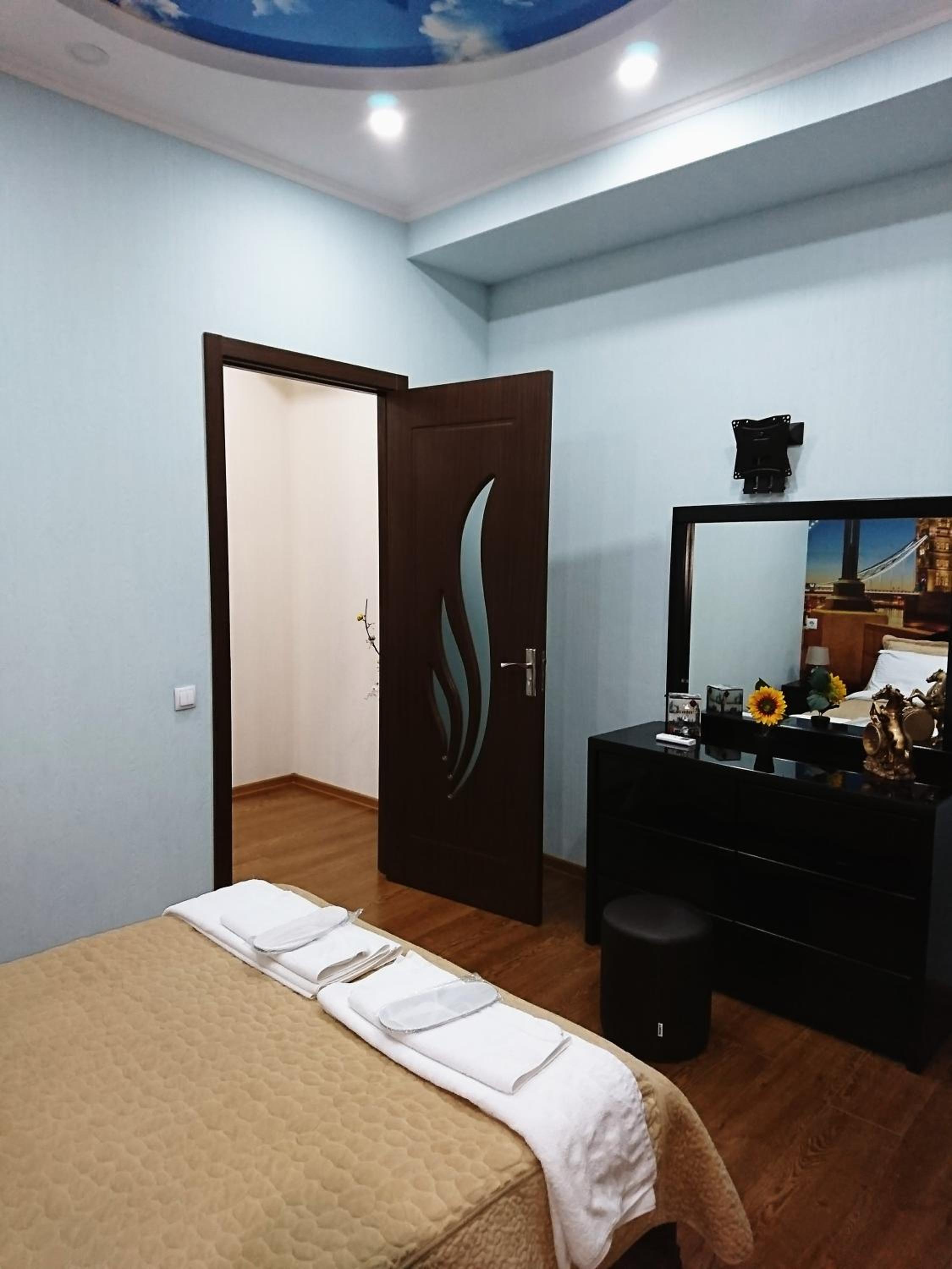 Spacious 2 bedroom apartment view 3